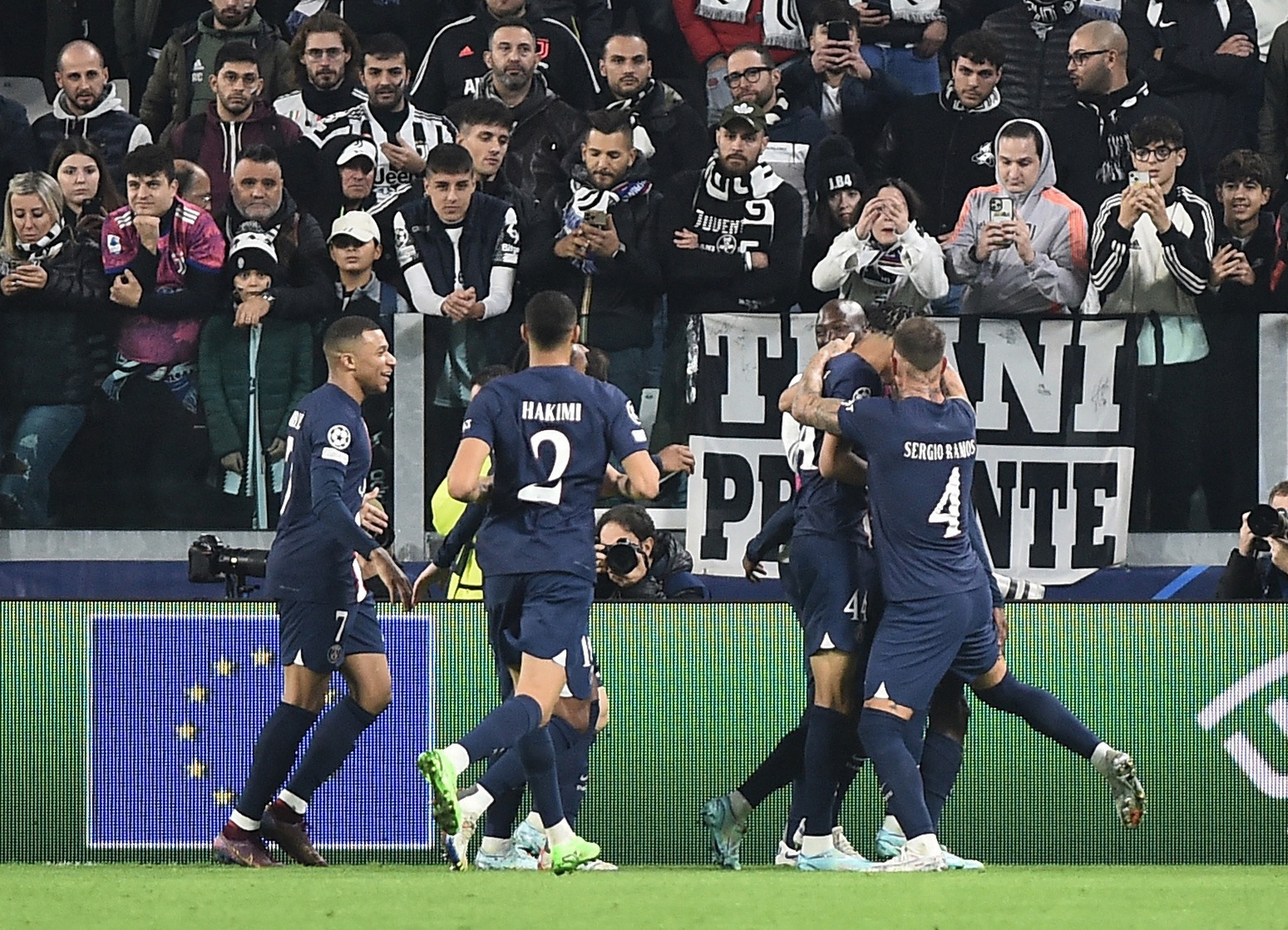 Hạ chủ nh&agrave; Juventus, PSG cay đắng mất ng&ocirc;i đầu bảng Champions League - Ảnh 4.