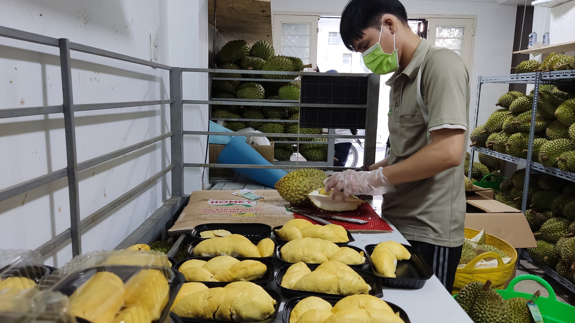 Bộ trưởng L&ecirc; Minh Hoan lo n&ocirc;ng d&acirc;n đổ x&ocirc; trồng sầu ri&ecirc;ng, chanh leo