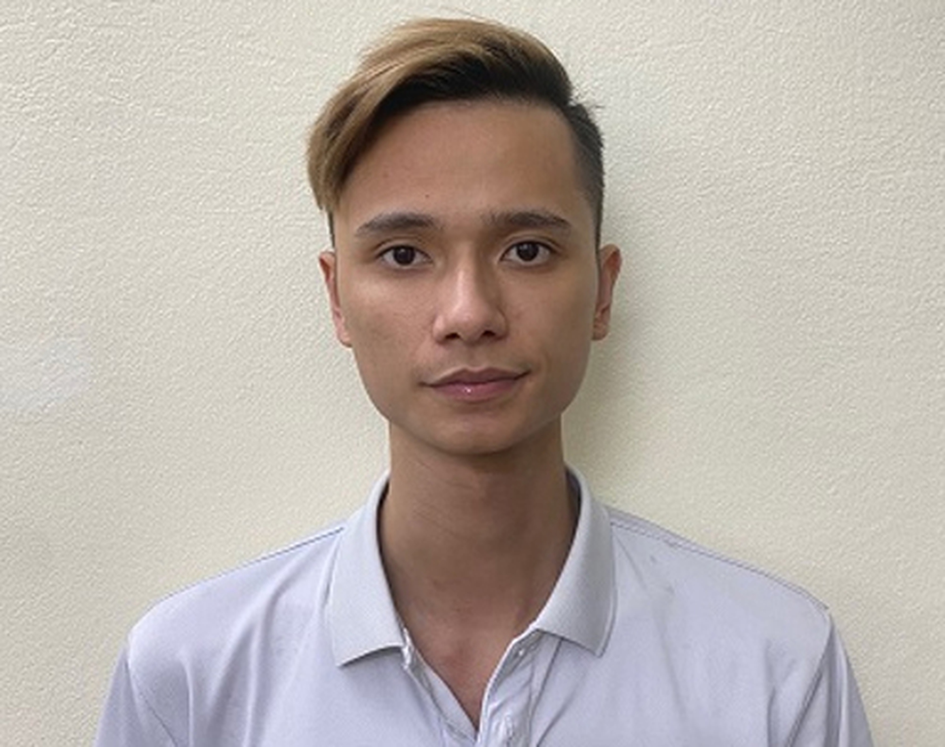 Chỉ bằng chi&ecirc;u chạy tương t&aacute;c tr&ecirc;n mạng x&atilde; hội, lừa được gần 1,2 tỉ đồng của người phụ nữ - Ảnh 1.