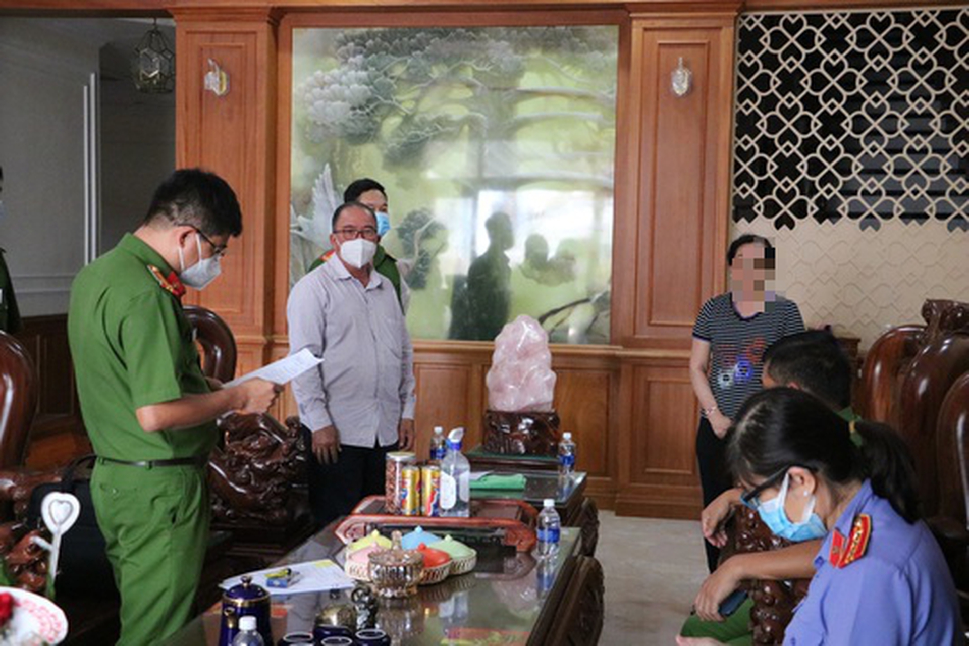 Khởi tố l&atilde;nh đạo chi nh&aacute;nh văn ph&ograve;ng đăng k&yacute; đất đai huyện Xuy&ecirc;n Mộc - Ảnh 1.
