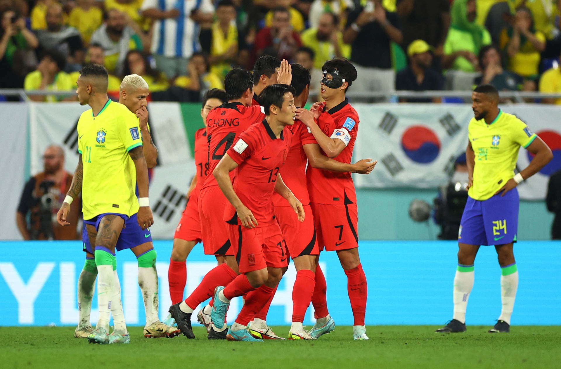 Đ&egrave; bẹp H&agrave;n Quốc, Neymar v&agrave; Brazil v&agrave;o tứ kết - Ảnh 6.