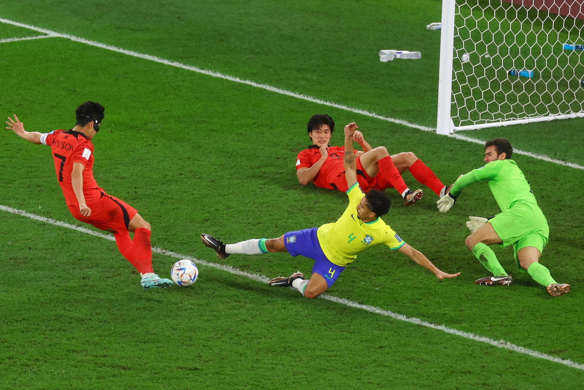 Đ&egrave; bẹp H&agrave;n Quốc, Neymar v&agrave; Brazil v&agrave;o tứ kết - Ảnh 1.