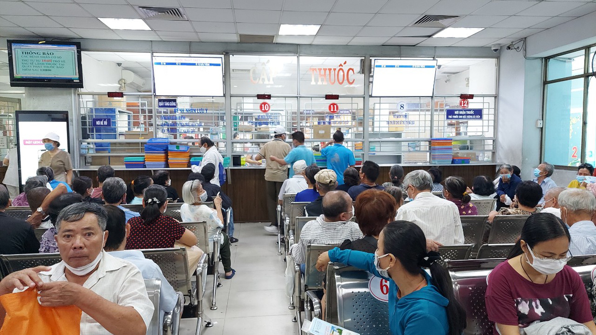 Gỡ kh&oacute; đấu thầu thuốc, trang thiết bị y tế