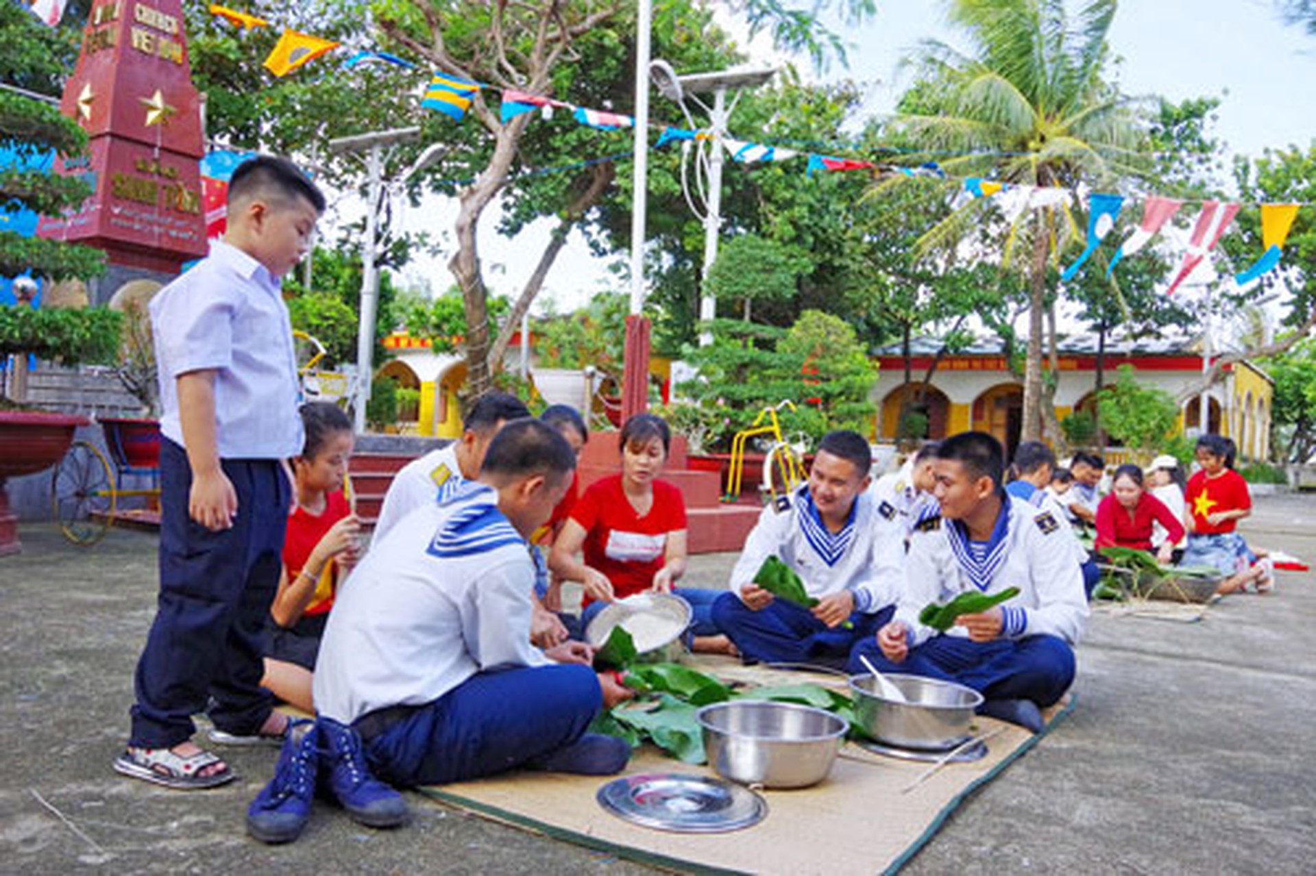 Canh biển trời cho Tổ quốc đ&oacute;n xu&acirc;n - Ảnh 2.