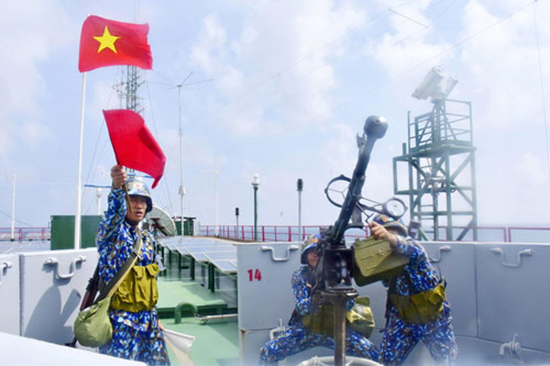 Canh biển trời cho Tổ quốc đ&oacute;n xu&acirc;n - Ảnh 1.