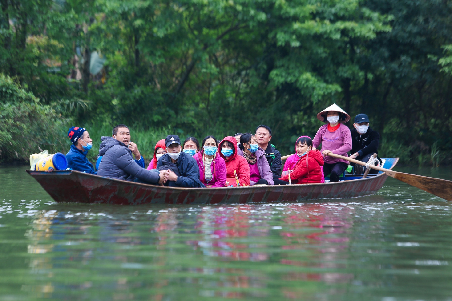 H&agrave;ng ng&agrave;n du kh&aacute;ch trẩy hội ch&ugrave;a Hương - Ảnh 7.
