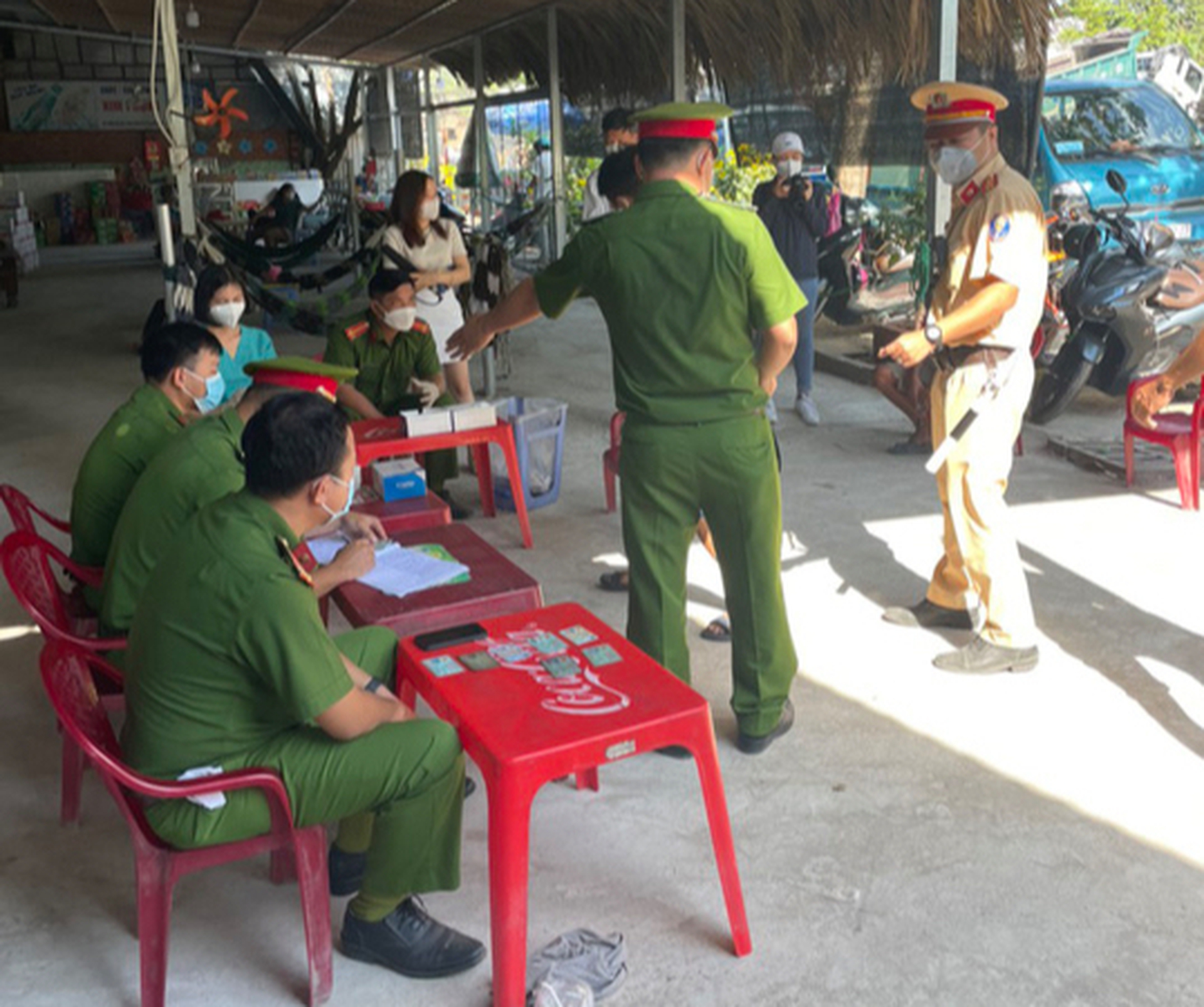 TP HCM: Tổng kiểm tra đội ngũ t&agrave;i xế - Ảnh 4.