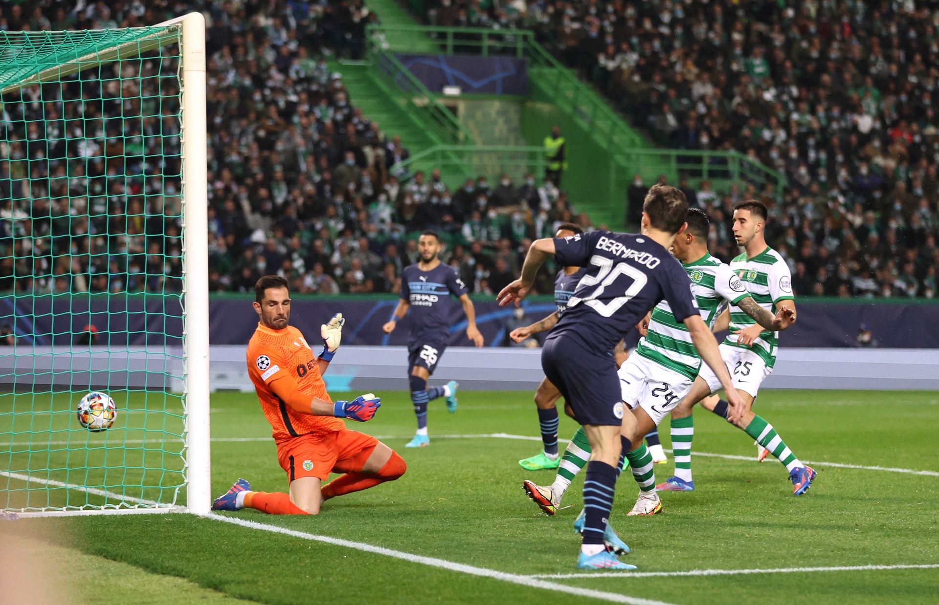 V&ugrave;i dập chủ nh&agrave; Sporting CP, Man City chắc suất tứ kết Champions League - Ảnh 3.