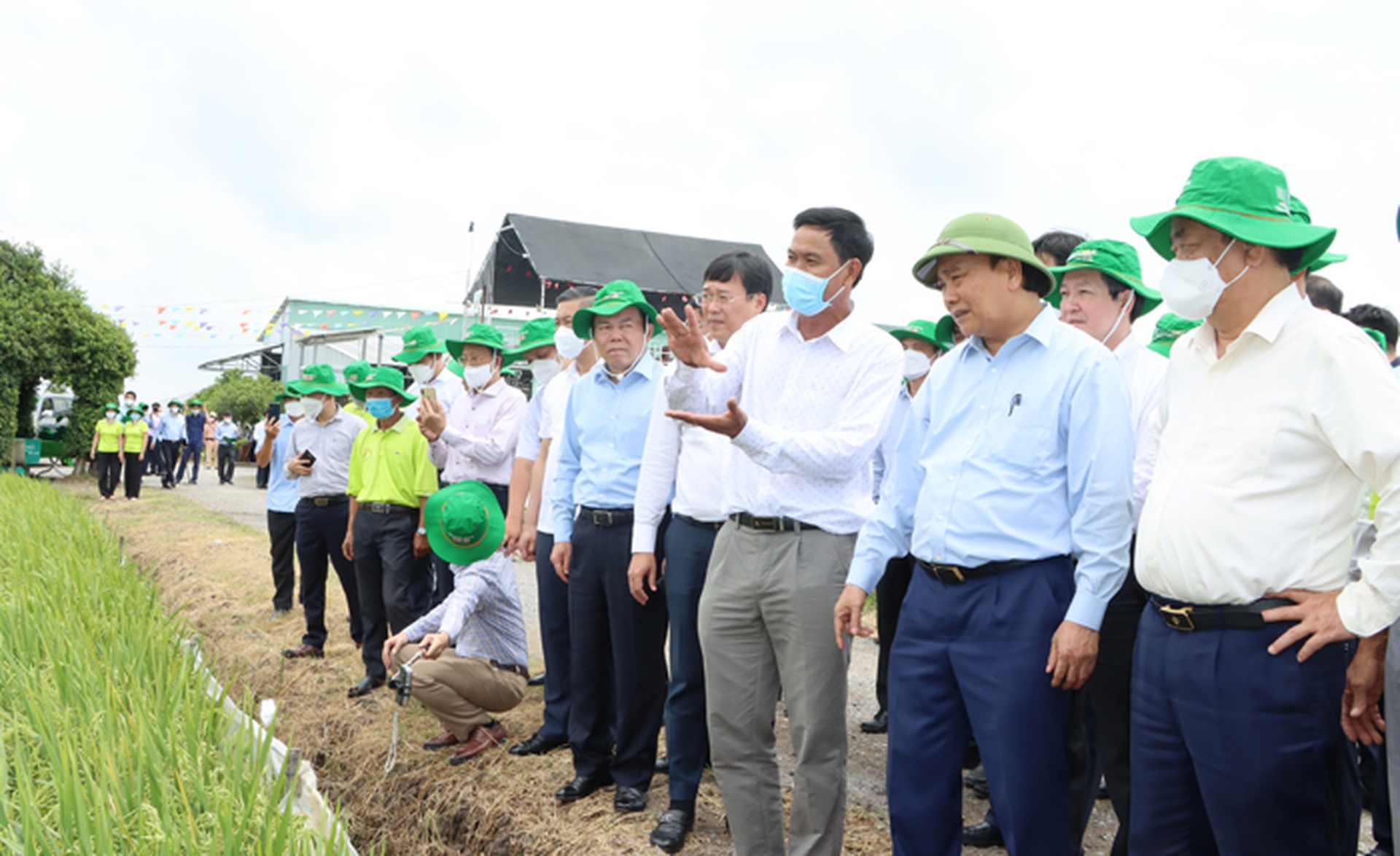 Chủ tịch nước y&ecirc;u cầu Đồng Th&aacute;p nh&acirc;n rộng m&ocirc; h&igrave;nh hợp t&aacute;c x&atilde; kiểu mới - Ảnh 2.