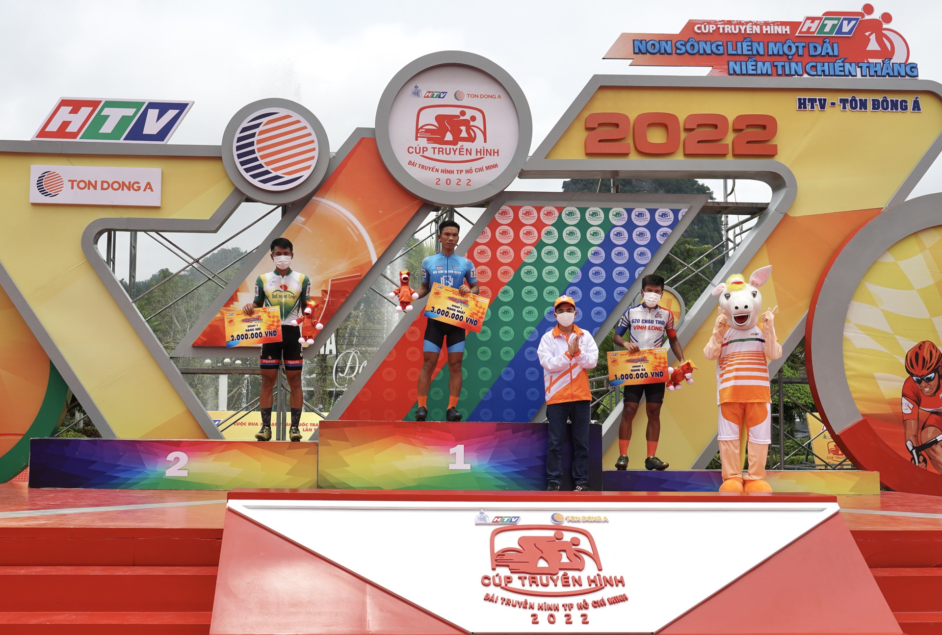 C&uacute;p Truyền h&igrave;nh TP HCM 2022: Thương binh Tấn Ho&agrave;i thắng chặng, &Aacute;o xanh đổi chủ - Ảnh 7.