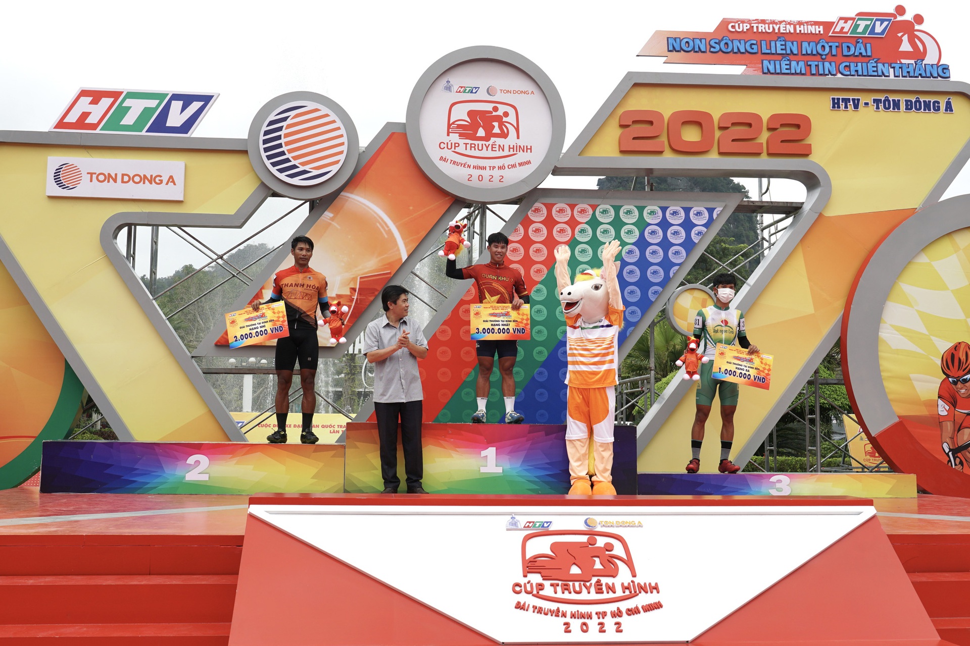 C&uacute;p Truyền h&igrave;nh TP HCM 2022: Thương binh Tấn Ho&agrave;i thắng chặng, &Aacute;o xanh đổi chủ - Ảnh 6.