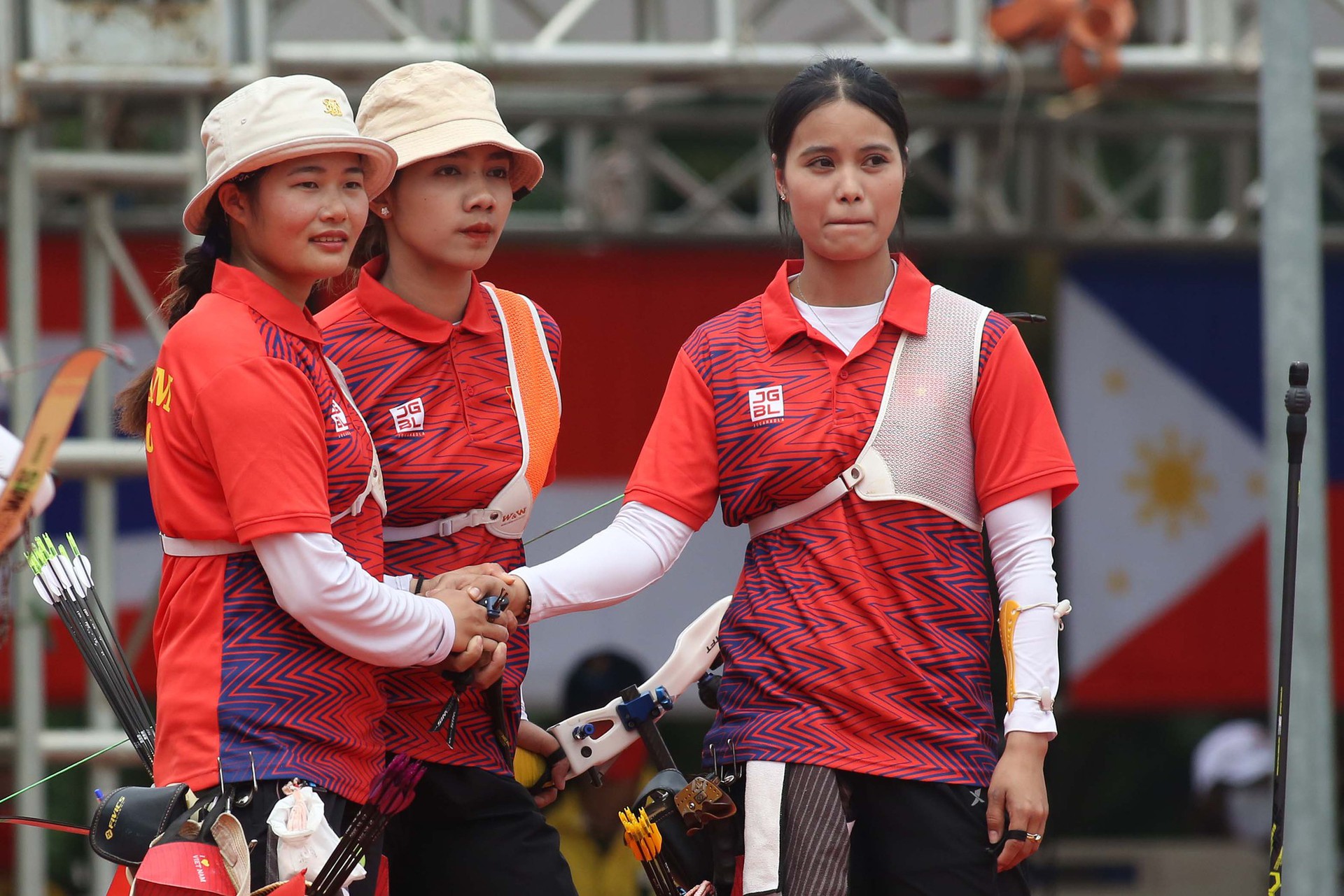 Người đẹp m&ocirc;n bắn cung &Aacute;nh Nguyệt c&ugrave;ng đồng đội mất huy chương v&agrave;ng trước tuyển Philippines - Ảnh 7.