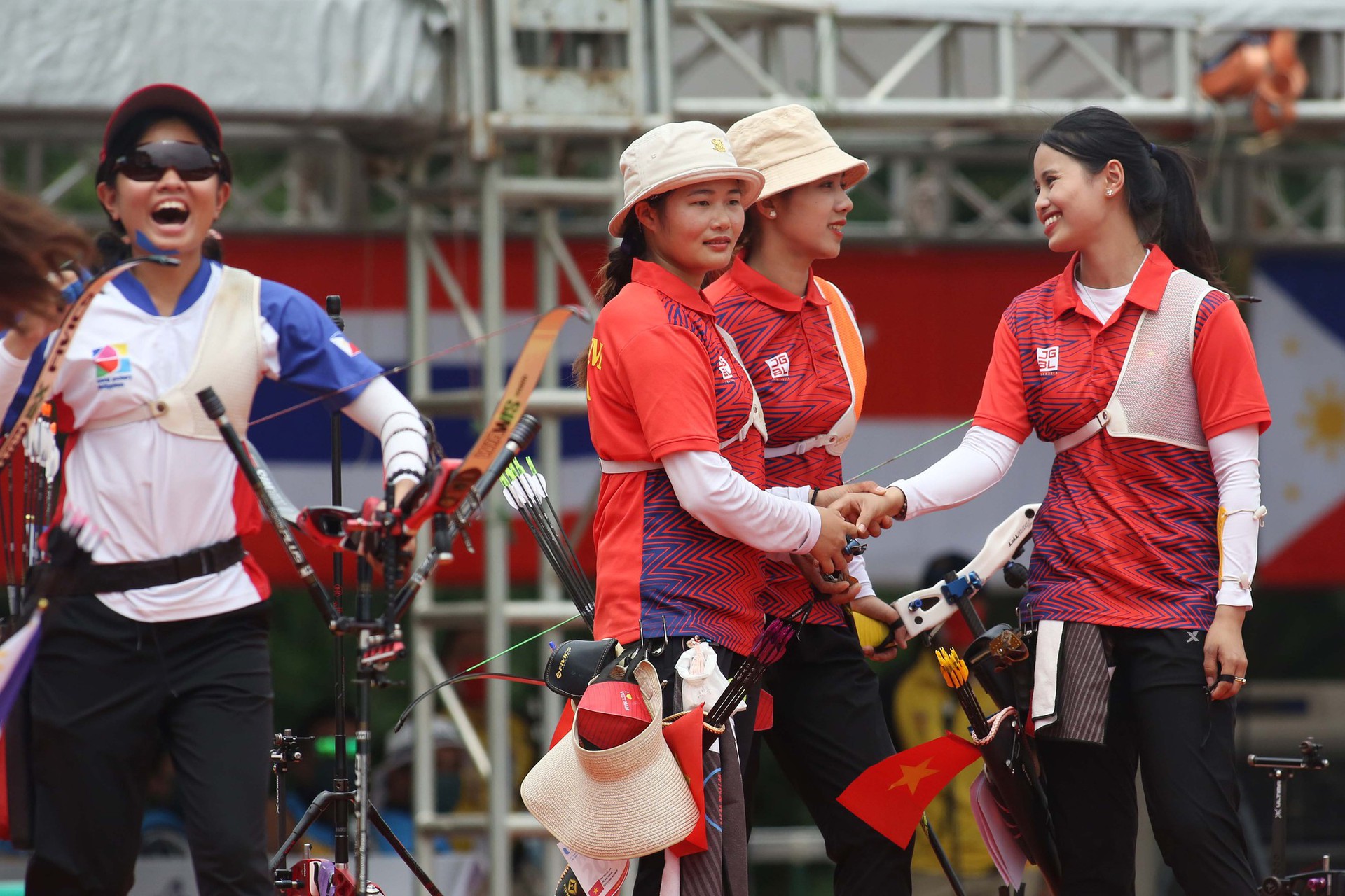 Người đẹp m&ocirc;n bắn cung &Aacute;nh Nguyệt c&ugrave;ng đồng đội mất huy chương v&agrave;ng trước tuyển Philippines - Ảnh 10.