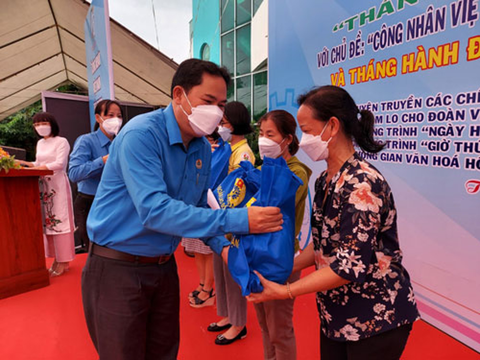 N&acirc;ng cao ph&uacute;c lợi, chăm s&oacute;c sức khỏe người lao động - Ảnh 1.
