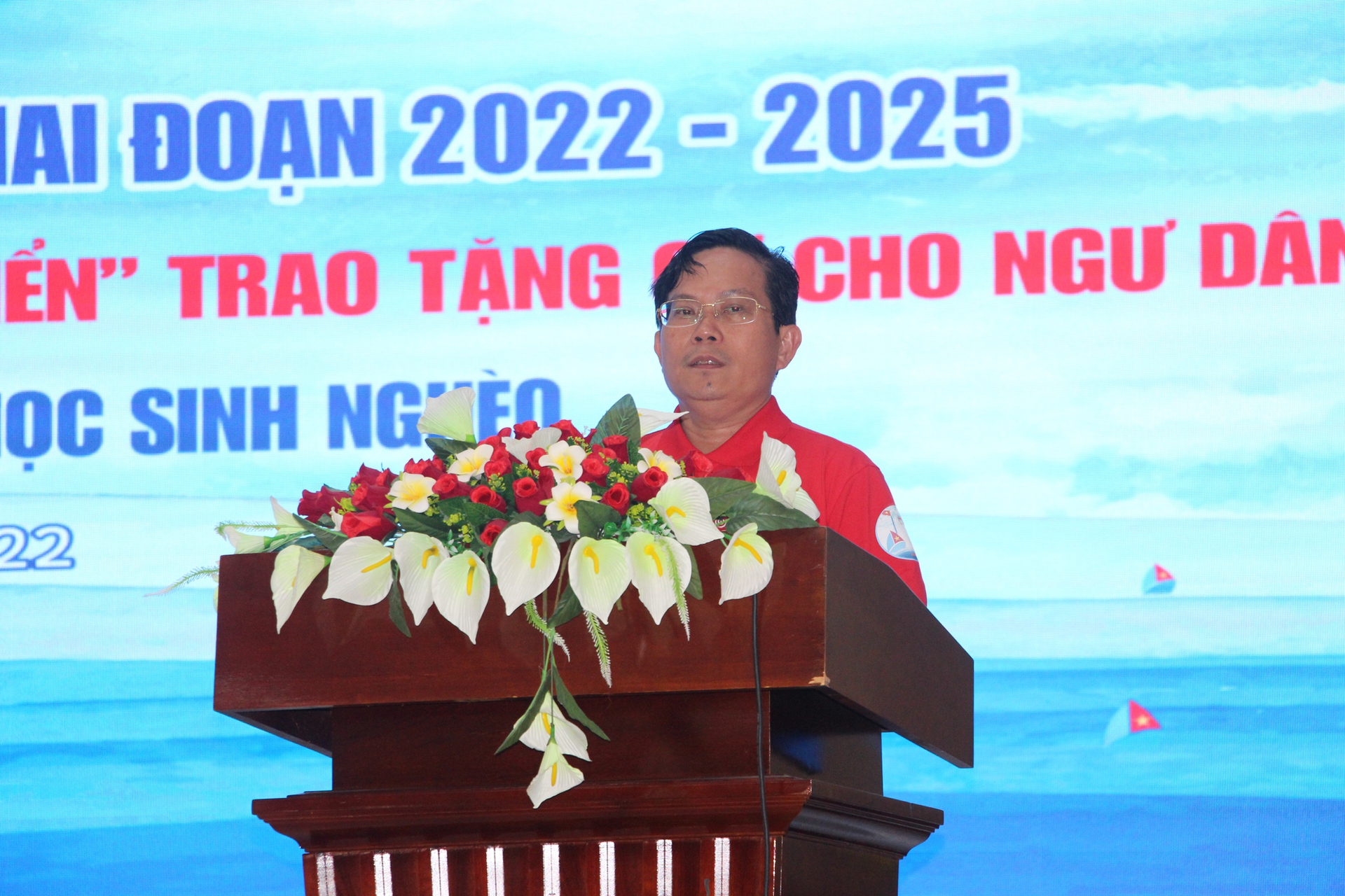 Trao 20.000 l&aacute; cờ v&agrave; 200 suất học bổng tại lễ k&yacute; kết với UBND tỉnh S&oacute;c Trăng - Ảnh 7.