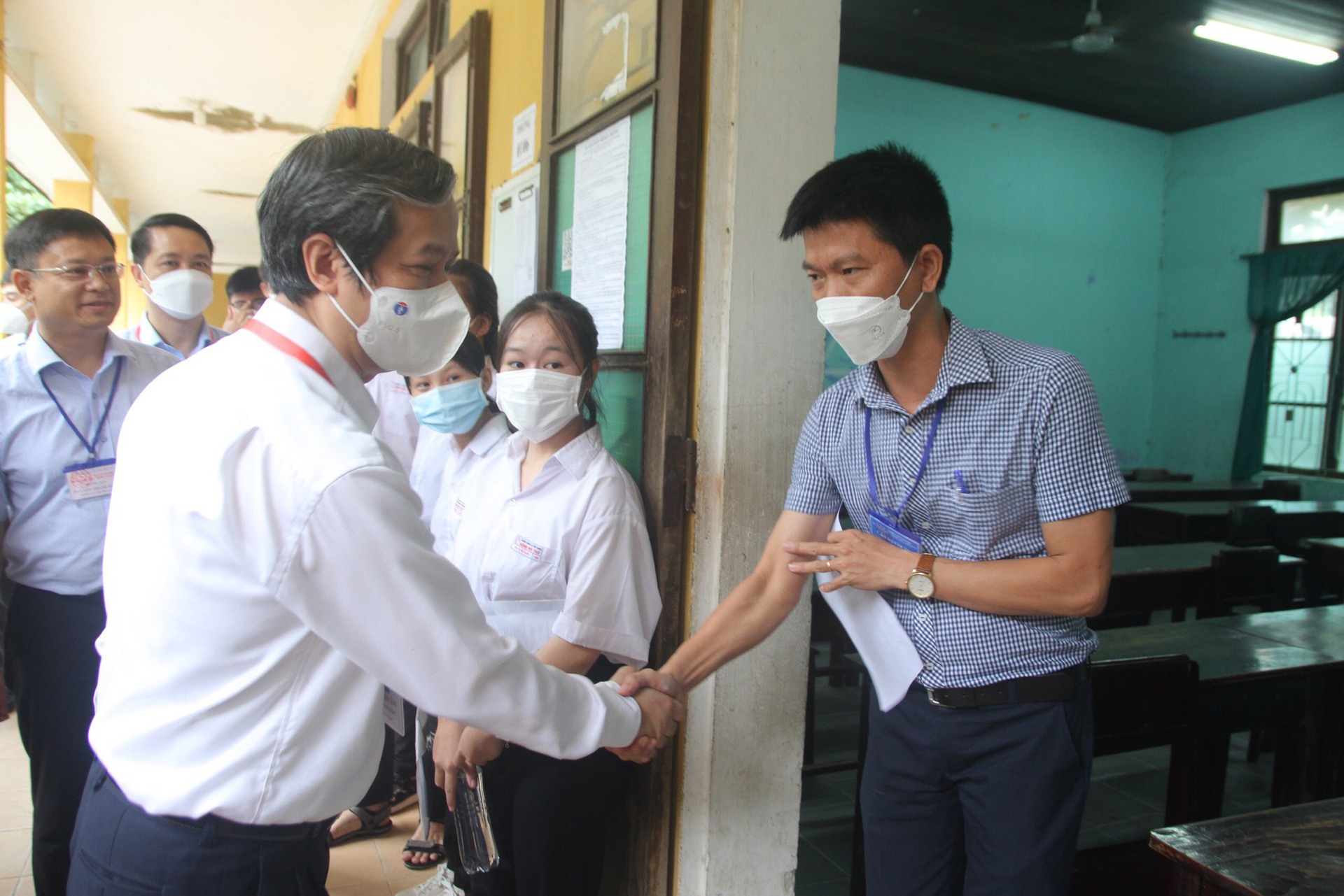 Bộ trưởng Nguyễn Kim Sơn động vi&ecirc;n th&iacute; sinh, gi&aacute;o vi&ecirc;n dự kỳ thi tốt nghiệp THPT - Ảnh 2.