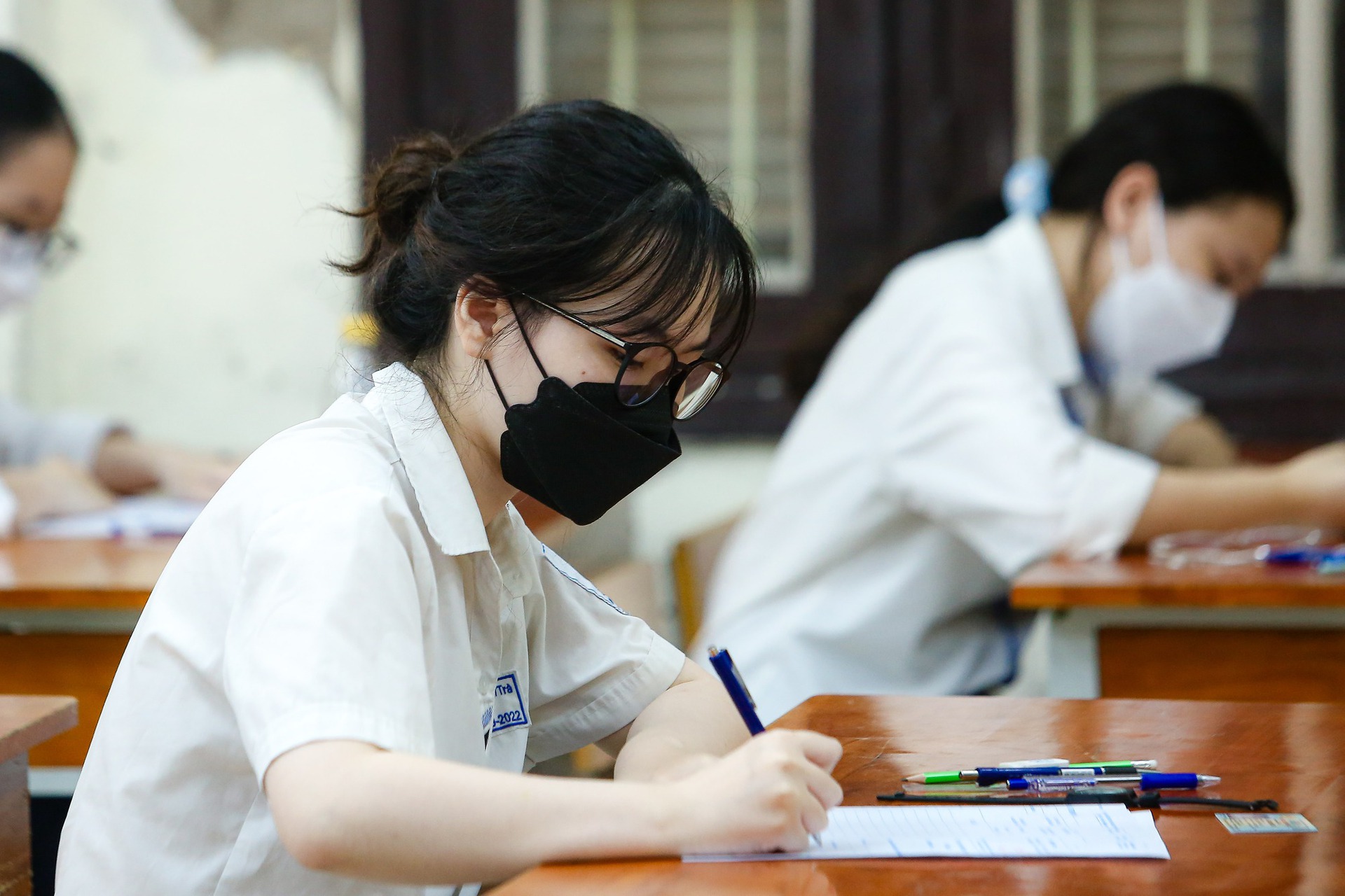 Nhiều th&iacute; sinh vỡ &ograve;a niềm vui sau khi kết th&uacute;c 120 ph&uacute;t thi m&ocirc;n Văn - Ảnh 1.