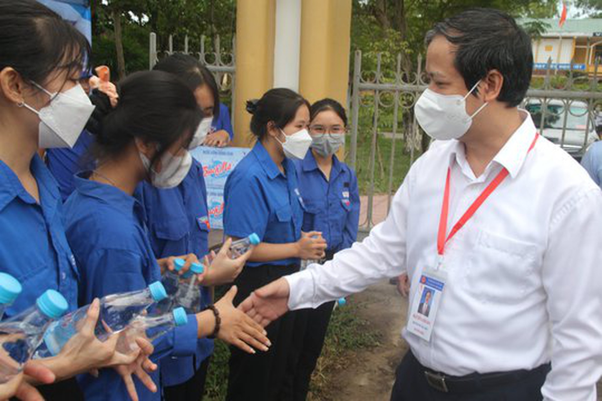 Bộ trưởng Nguyễn Kim Sơn động vi&ecirc;n th&iacute; sinh, gi&aacute;o vi&ecirc;n dự kỳ thi tốt nghiệp THPT - Ảnh 5.