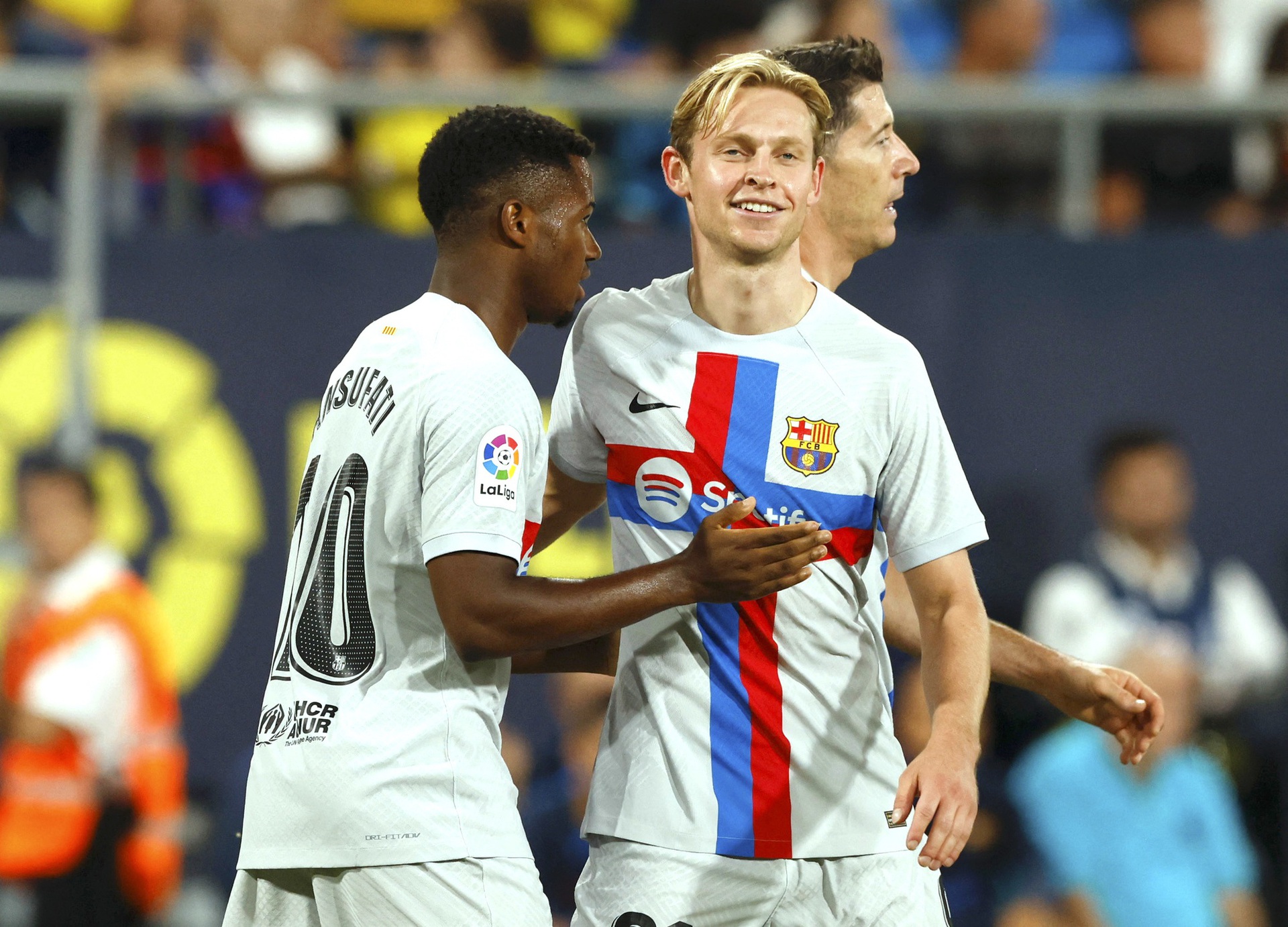 Hiệp hai b&ugrave;ng nổ, Barcelona hạ Cadiz 4-0 l&ecirc;n ng&ocirc;i đầu La Liga - Ảnh 3.
