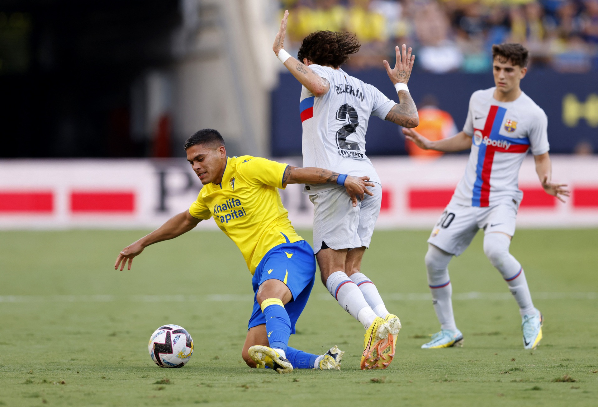 Hiệp hai b&ugrave;ng nổ, Barcelona hạ Cadiz 4-0 l&ecirc;n ng&ocirc;i đầu La Liga - Ảnh 1.