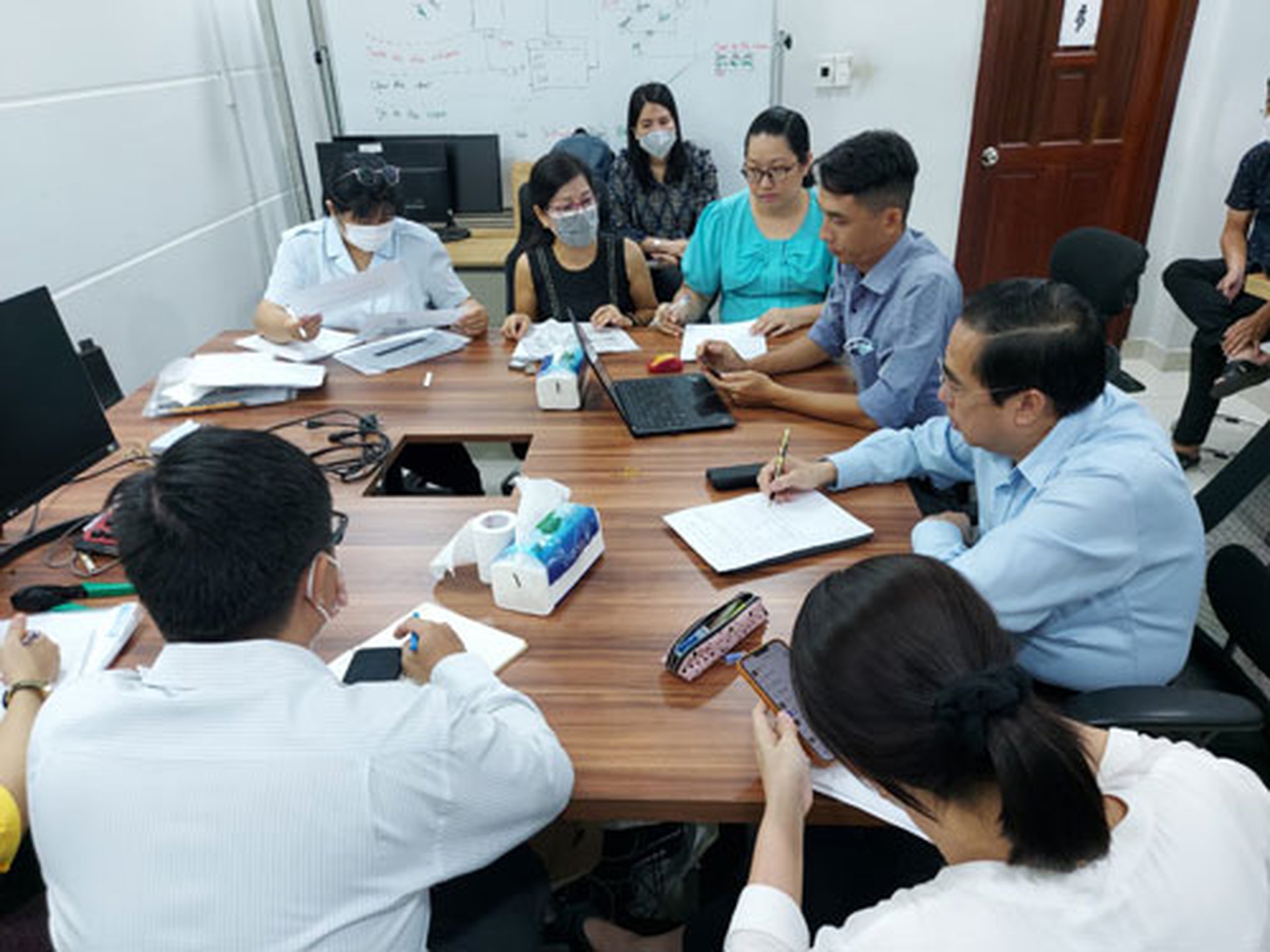TP HCM giải ng&acirc;n hơn 951 tỉ đồng tiền hỗ trợ thu&ecirc; nh&agrave; cho người lao động - Ảnh 1.