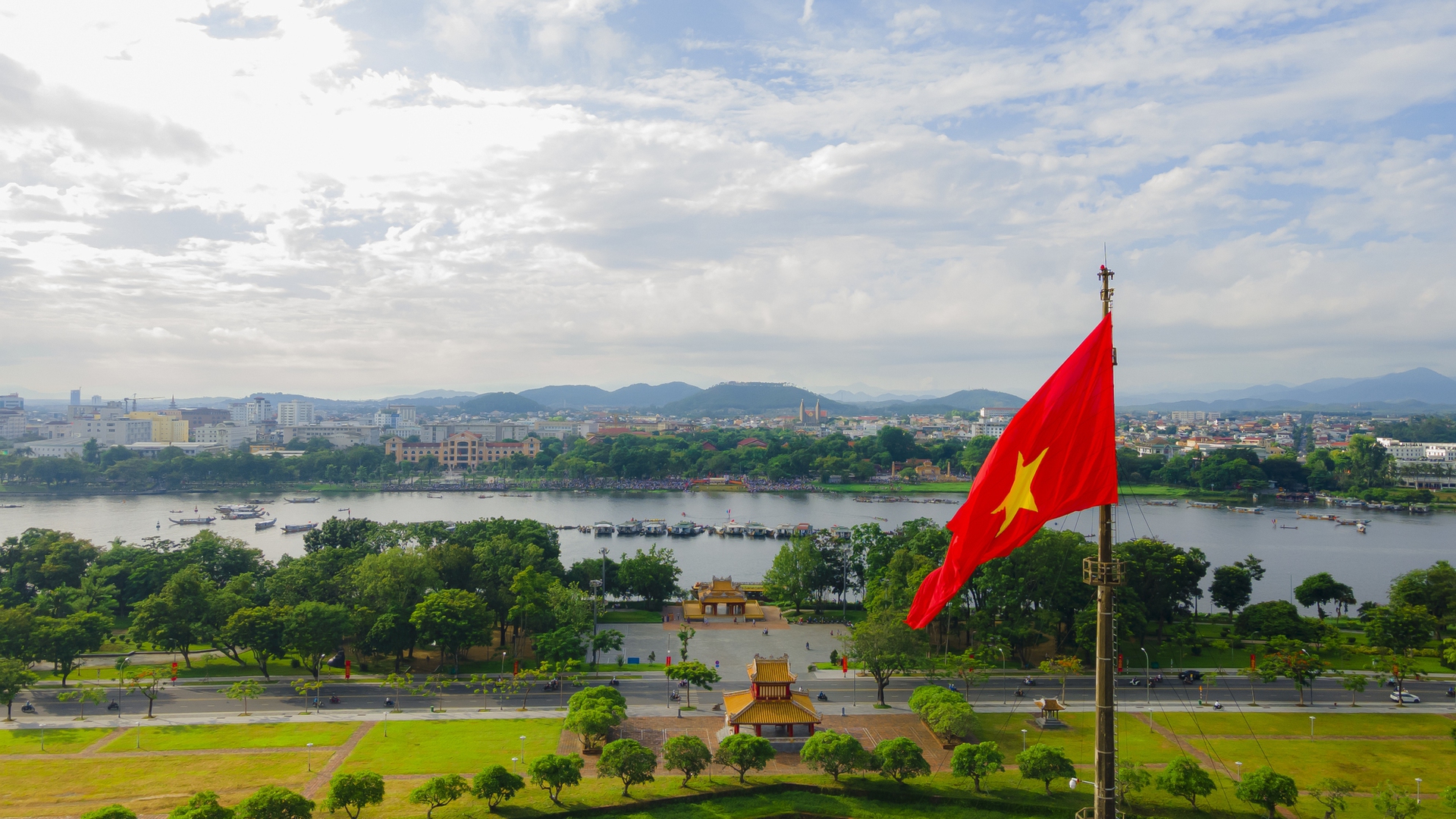 Ng&agrave;y s&ocirc;i động tr&ecirc;n s&ocirc;ng Hương - Ảnh 10.