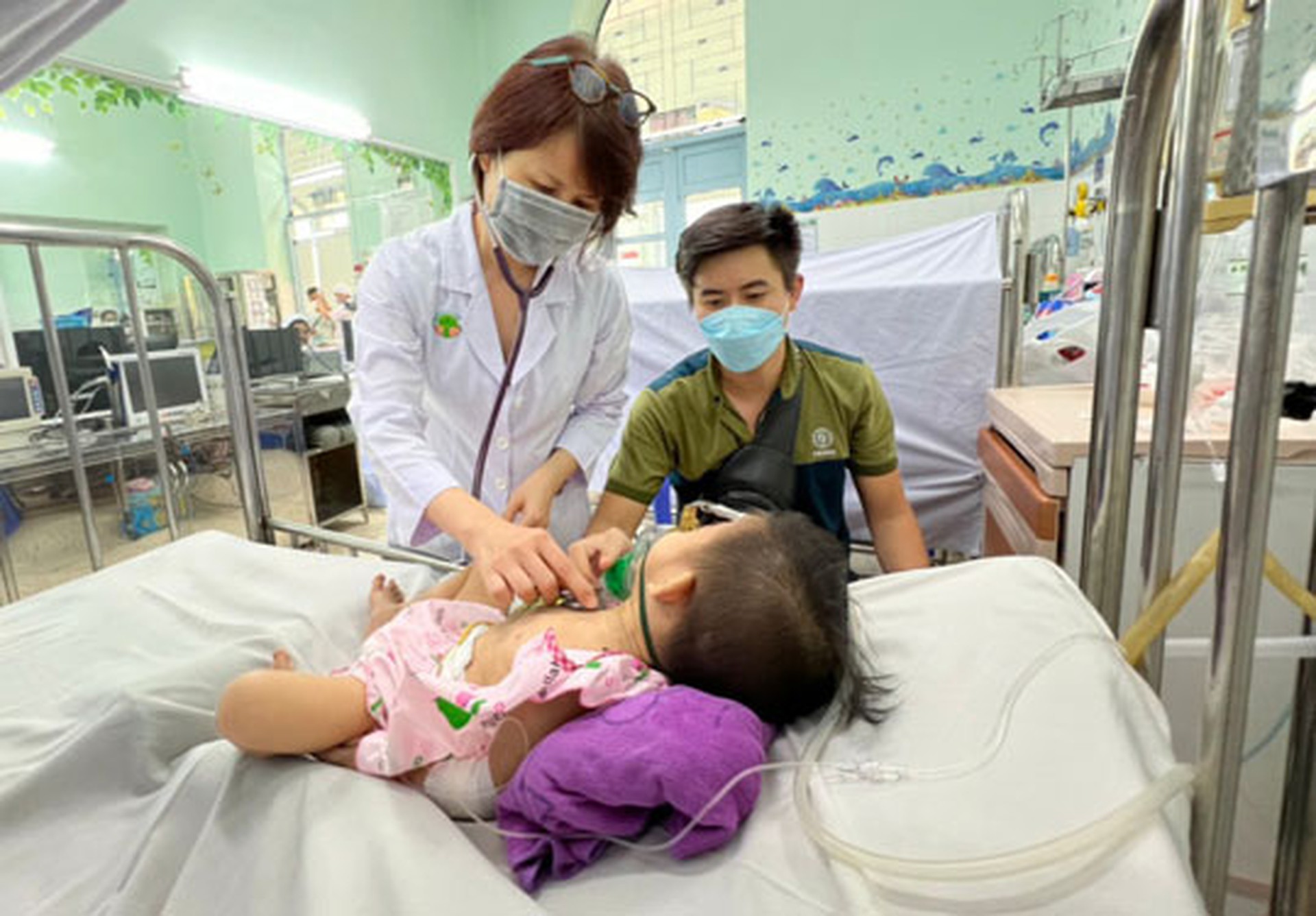 Trẻ mắc bệnh h&ocirc; hấp tăng - Ảnh 1.