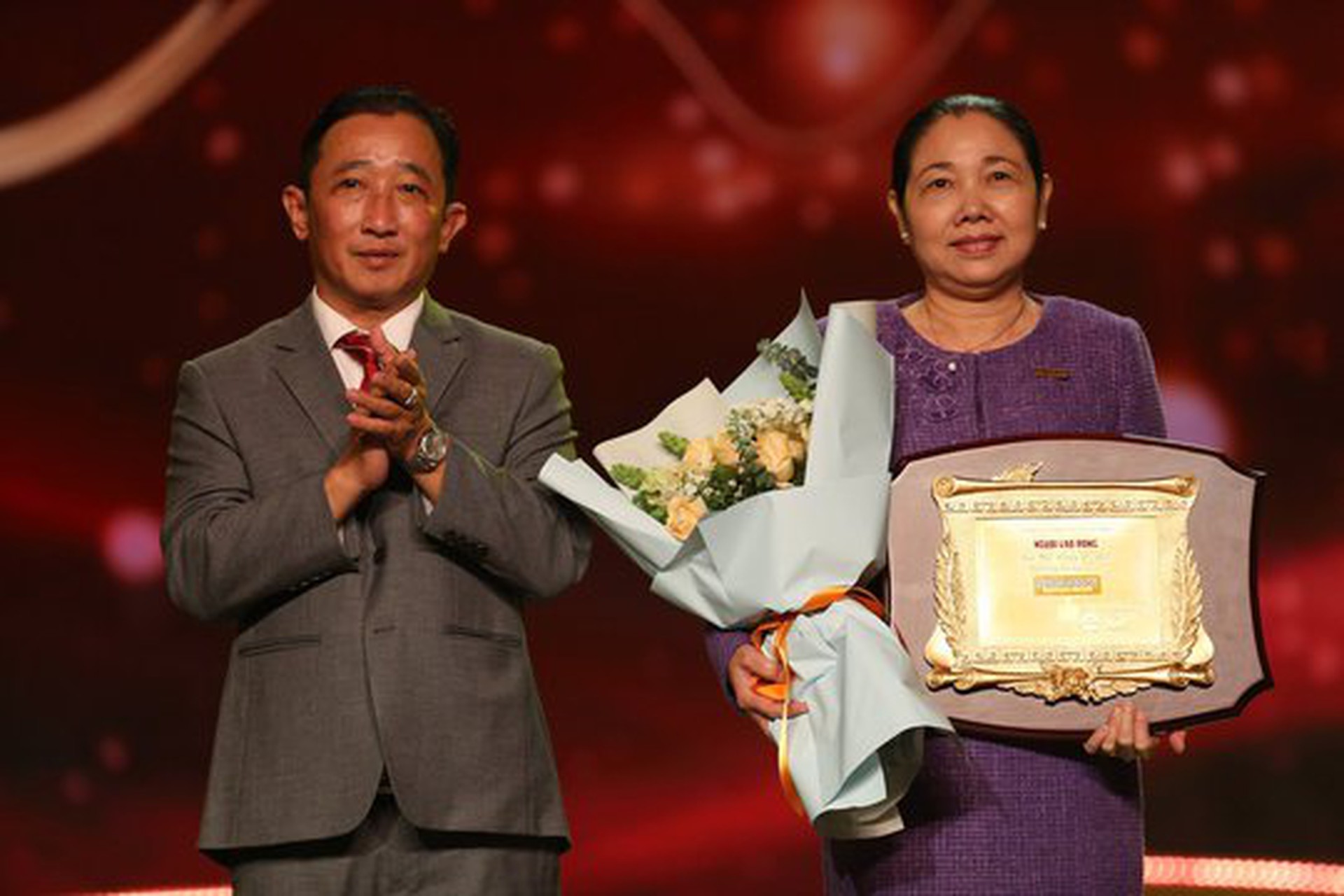 Bộ Văn h&oacute;a, Thể thao v&agrave; Du lịch tặng bằng khen cho chương tr&igrave;nh Mai V&agrave;ng nh&acirc;n &aacute;i - Ảnh 2.