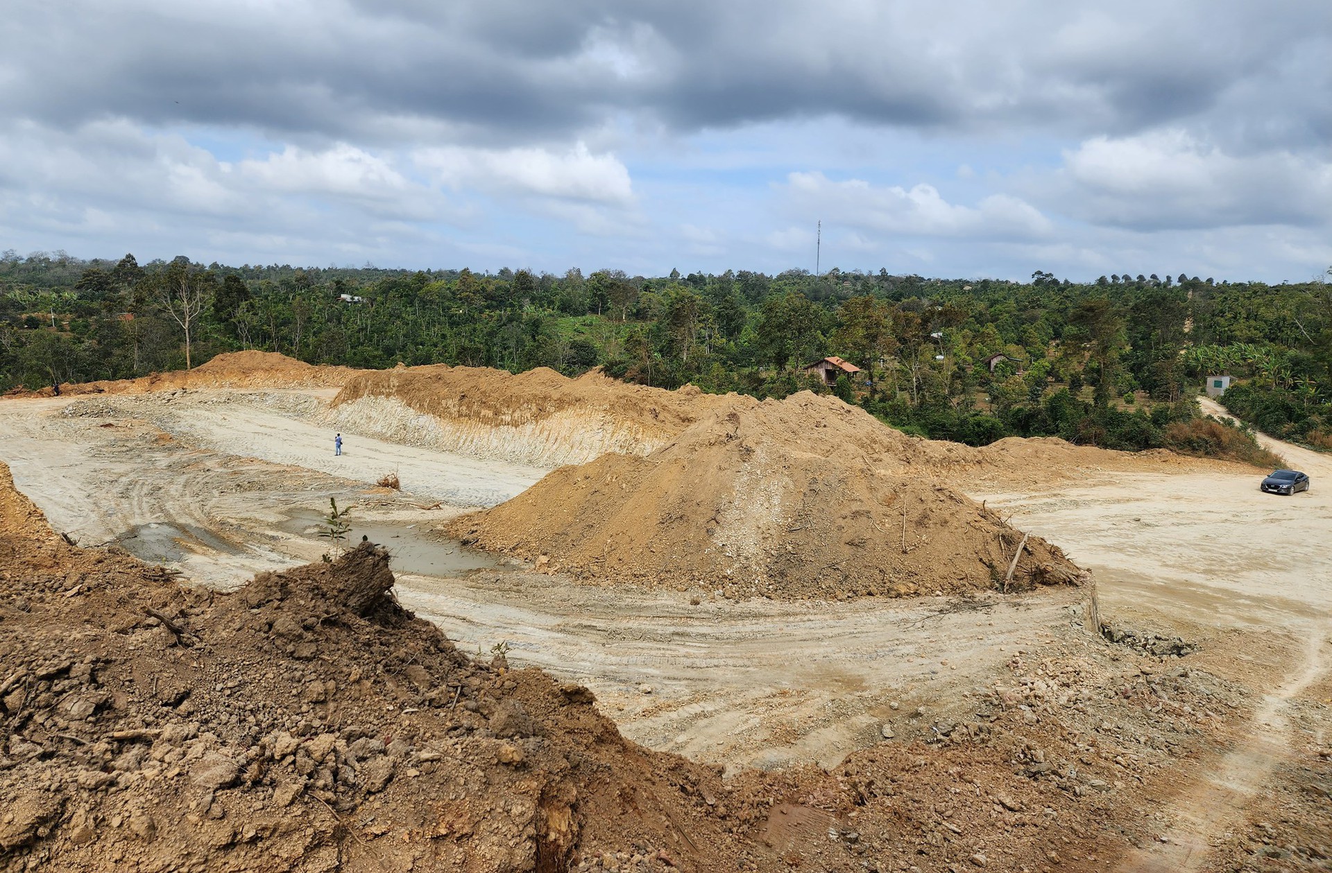 M&uacute;c tr&oacute;t lọt 11.000m2 đất rừng giữa th&agrave;nh phố l&agrave;m dự &aacute;n ng&agrave;n tỉ - Ảnh 2.