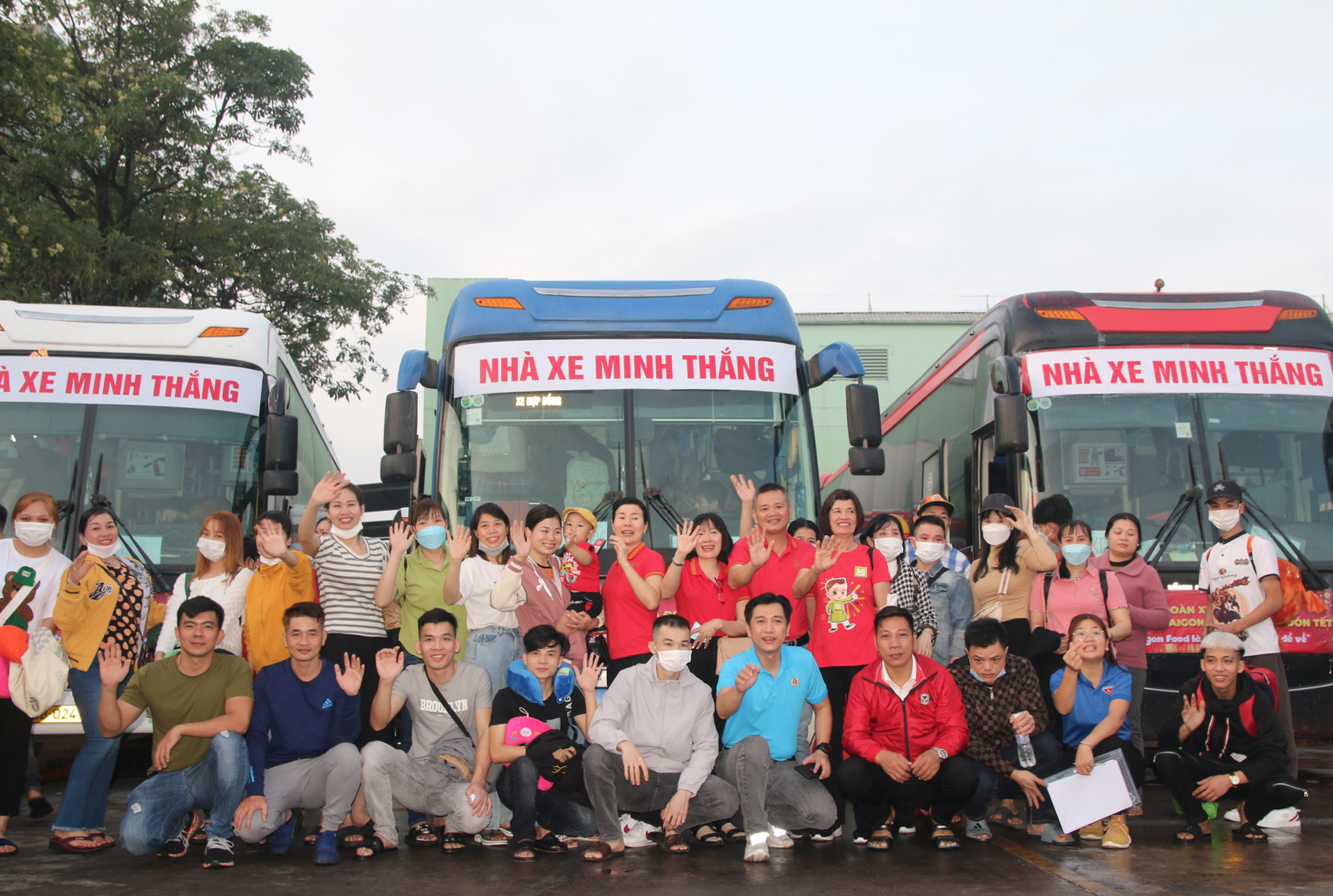 M&ocirc;t doanh nghiệp chi hơn 1 tỉ đồng đưa c&ocirc;ng nh&acirc;n về qu&ecirc; đ&oacute;n Tết - Ảnh 1.