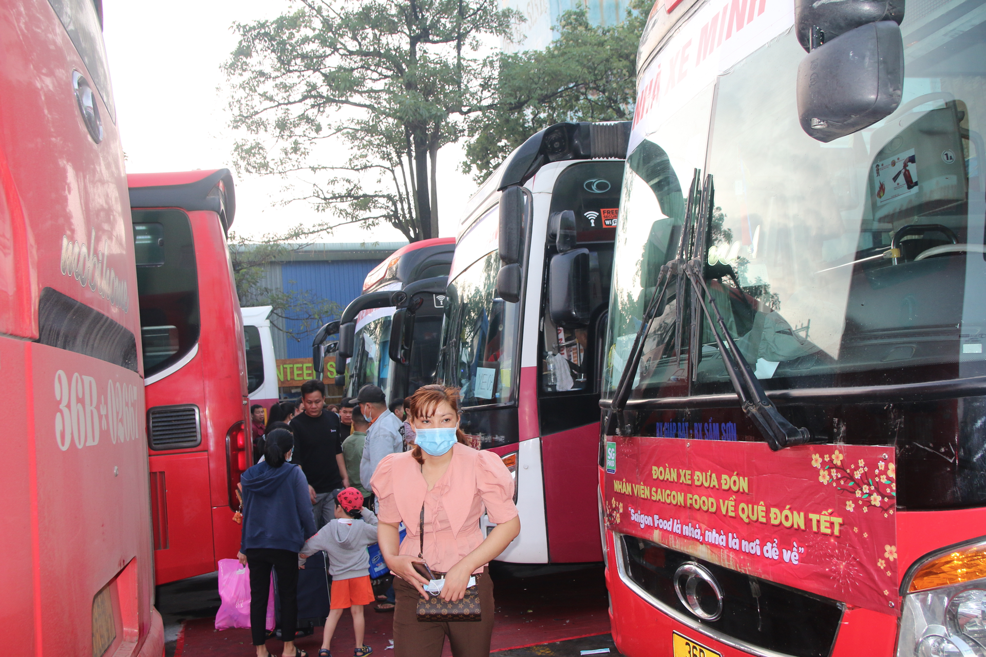M&ocirc;t doanh nghiệp chi hơn 1 tỉ đồng đưa c&ocirc;ng nh&acirc;n về qu&ecirc; đ&oacute;n Tết - Ảnh 2.