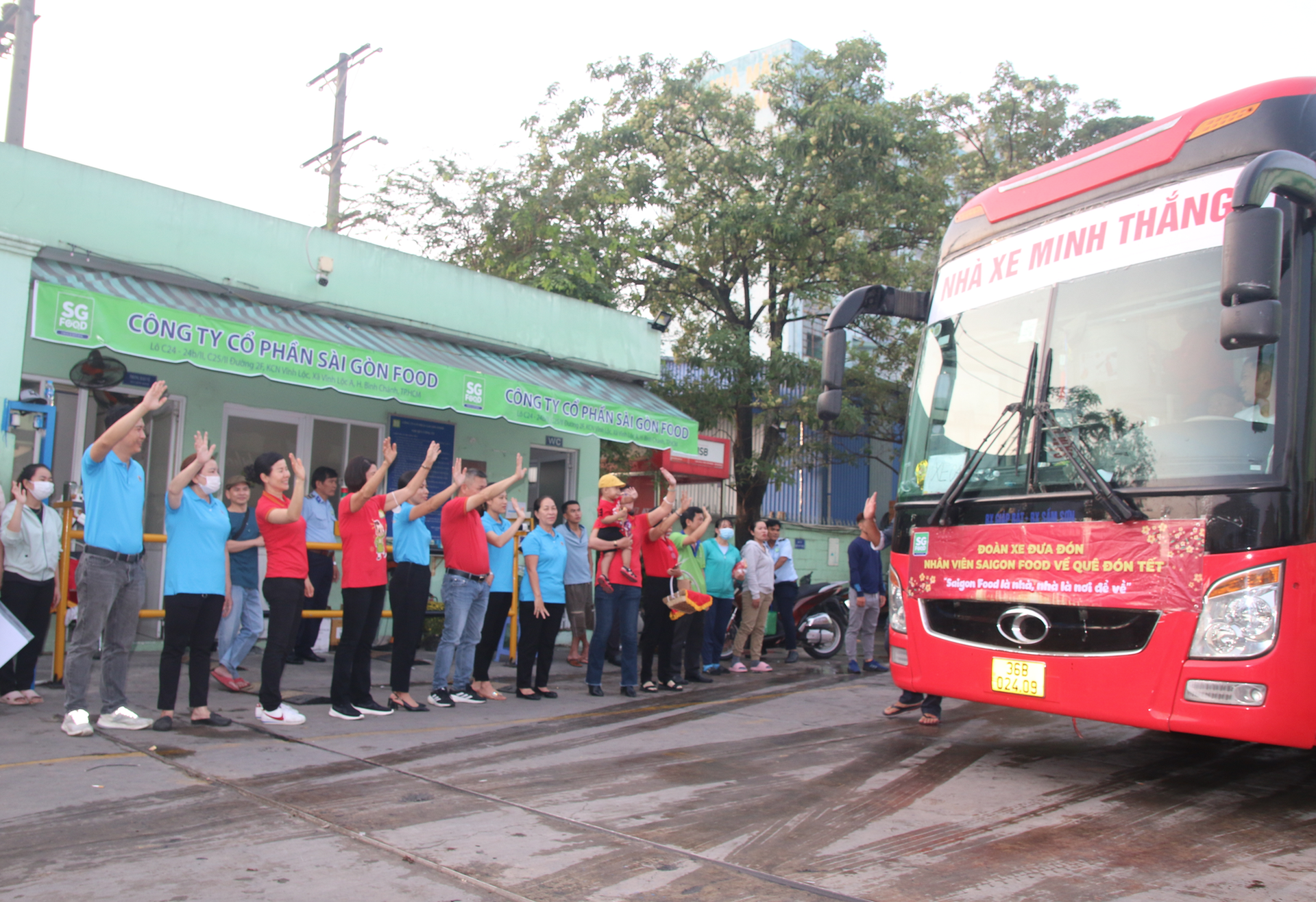 M&ocirc;t doanh nghiệp chi hơn 1 tỉ đồng đưa c&ocirc;ng nh&acirc;n về qu&ecirc; đ&oacute;n Tết - Ảnh 5.