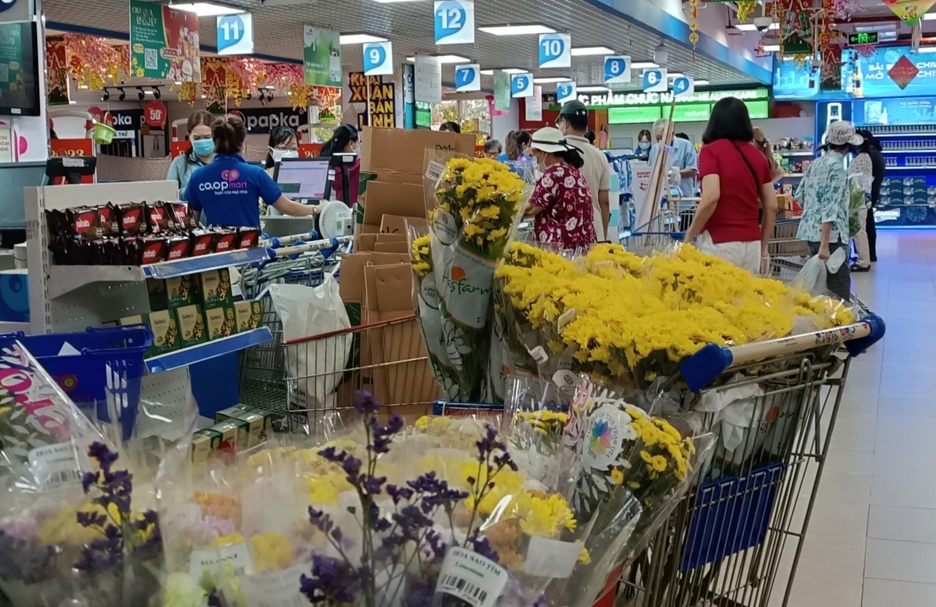 Rau xanh, c&aacute;, t&ocirc;m đắt h&agrave;ng v&igrave; chống ng&aacute;n ng&agrave;y Tết - Ảnh 7.