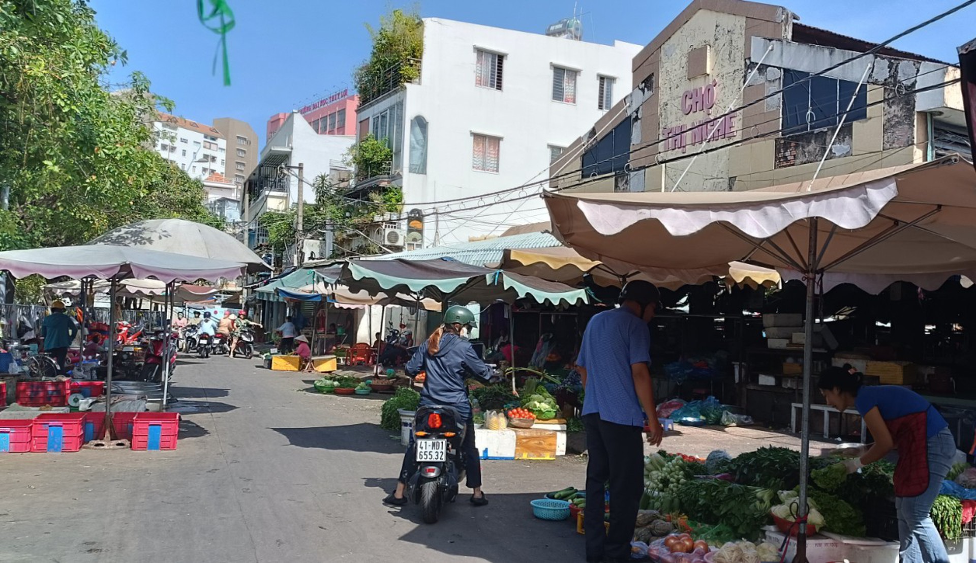 Rau xanh, c&aacute;, t&ocirc;m đắt h&agrave;ng v&igrave; chống ng&aacute;n ng&agrave;y Tết - Ảnh 1.