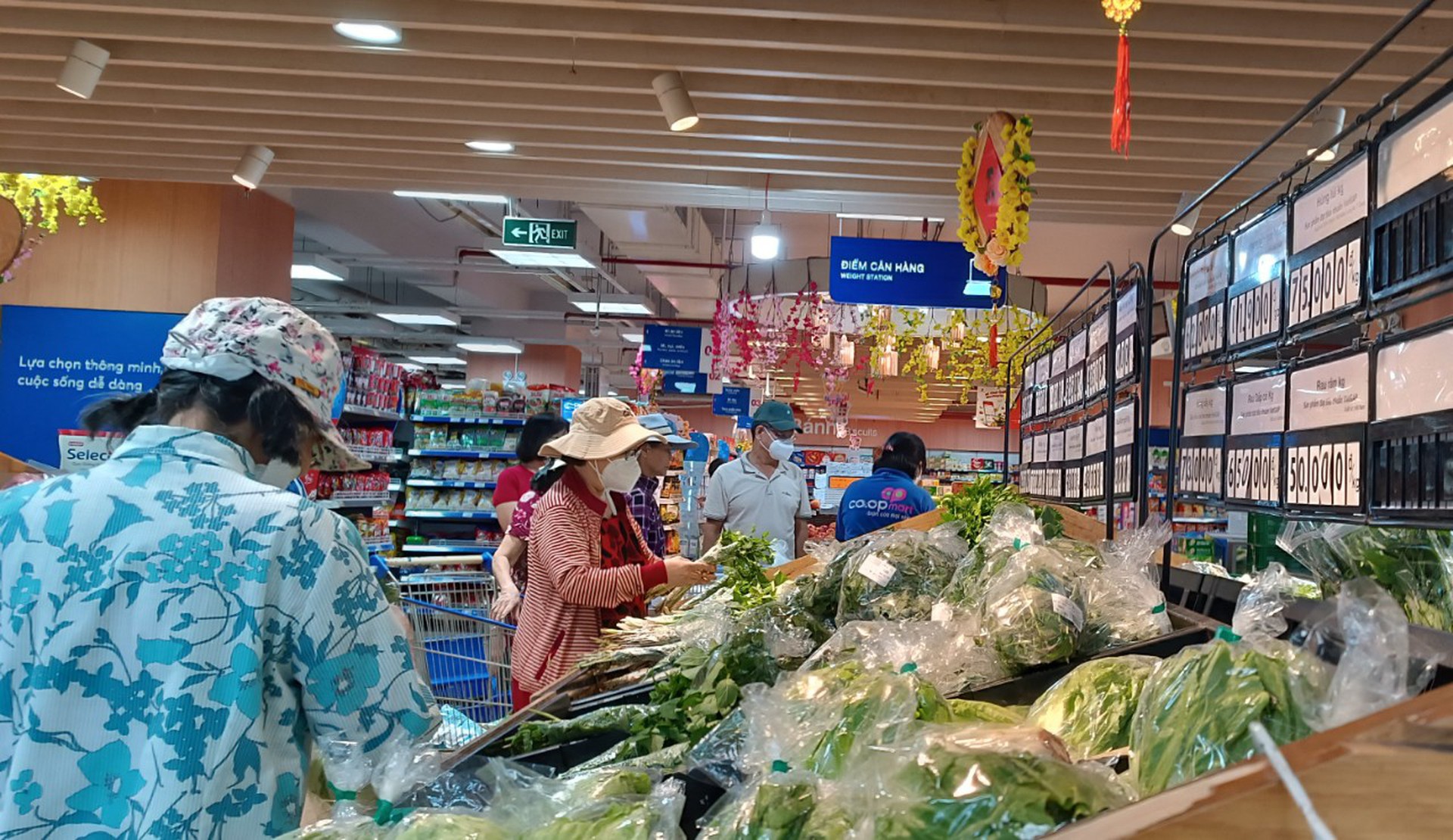 Rau xanh, c&aacute;, t&ocirc;m đắt h&agrave;ng v&igrave; chống ng&aacute;n ng&agrave;y Tết - Ảnh 6.