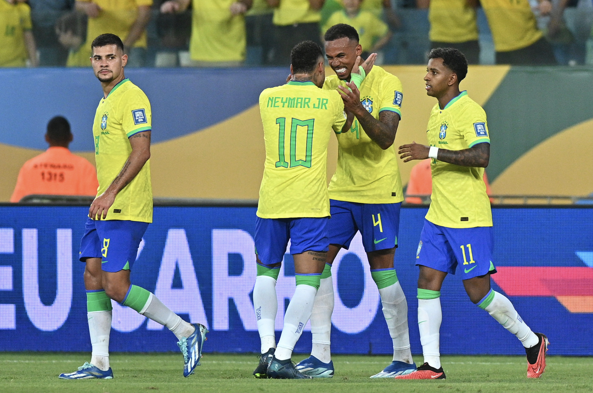 H&agrave;ng c&ocirc;ng nhạt nh&ograve;a, Brazil rơi điểm số trước đội b&oacute;ng hạng 53 thế giới  - Ảnh 3.