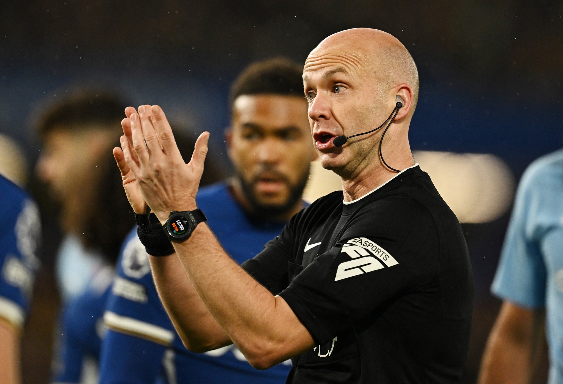 VAR v&agrave; trọng t&agrave;i Taylor lại bị chỉ tr&iacute;ch sau đại chiến Chelsea - Man City - Ảnh 1.