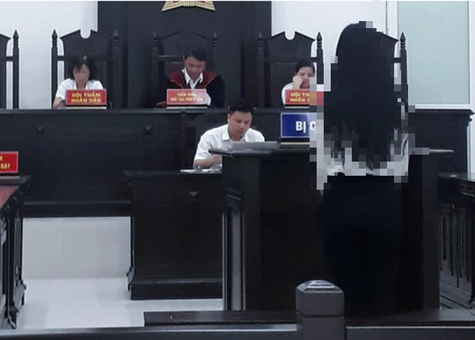 Nữ sinh vi&ecirc;n b&aacute;n d&acirc;m với gi&aacute; 15 triệu đồng/lượt - Ảnh 1.