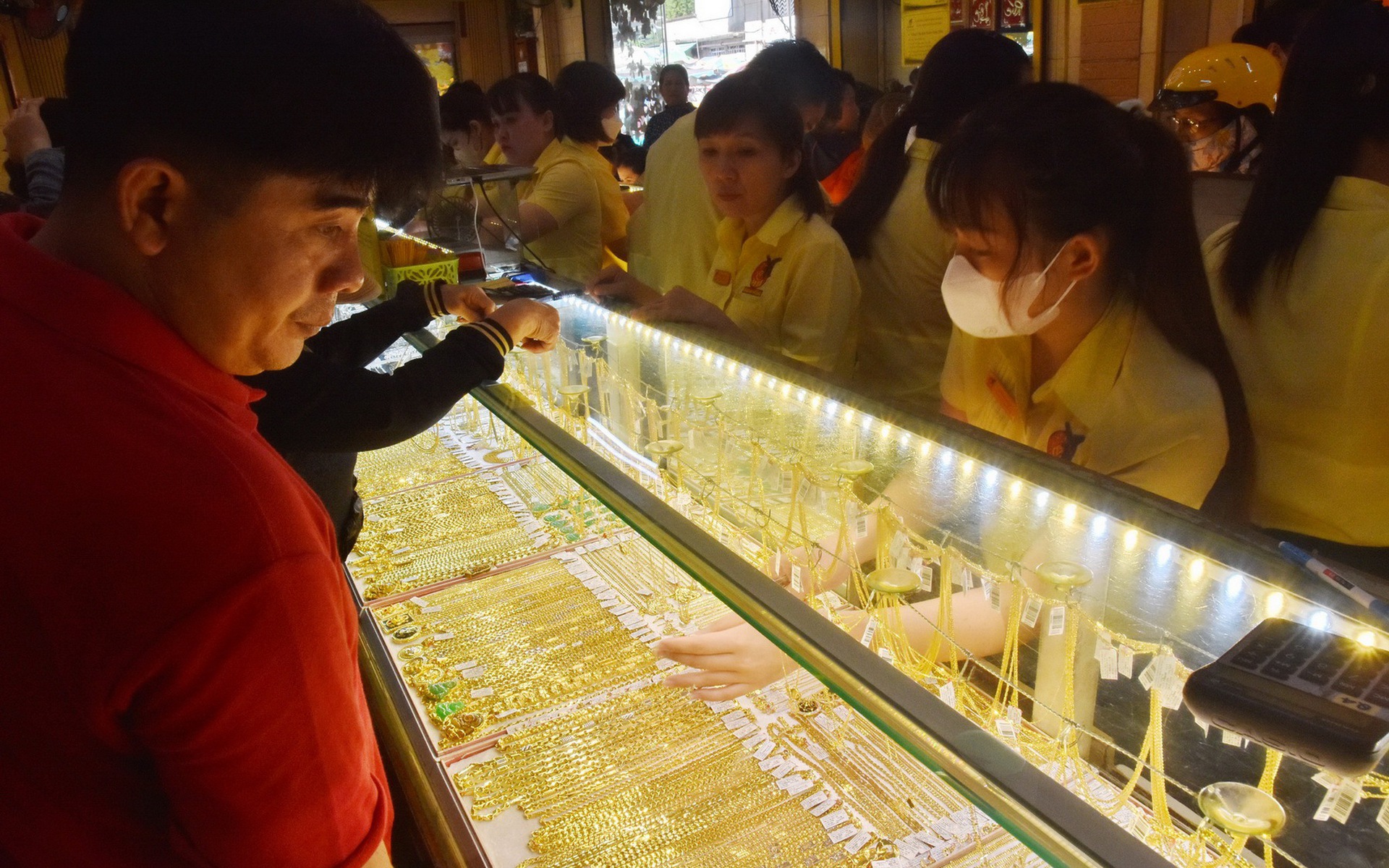 Gi&aacute; v&agrave;ng h&ocirc;m nay, 29-12: Đảo chiều giảm mạnh