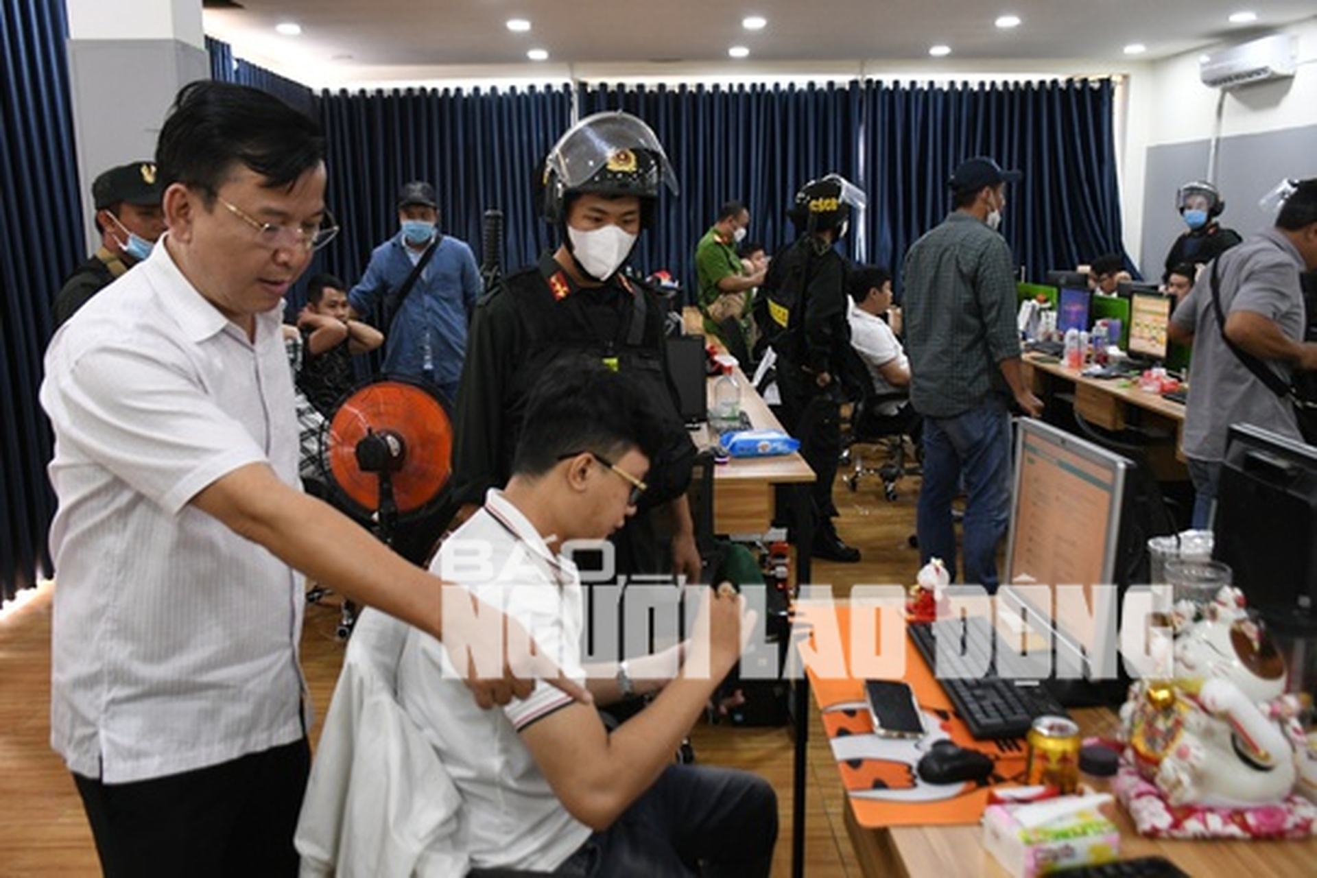 Vụ đột k&iacute;ch C&ocirc;ng ty Luật TNHH Ph&aacute;p Việt: H&agrave;ng ng&agrave;n nạn nh&acirc;n bị dọa giết vợ, con - Ảnh 5.