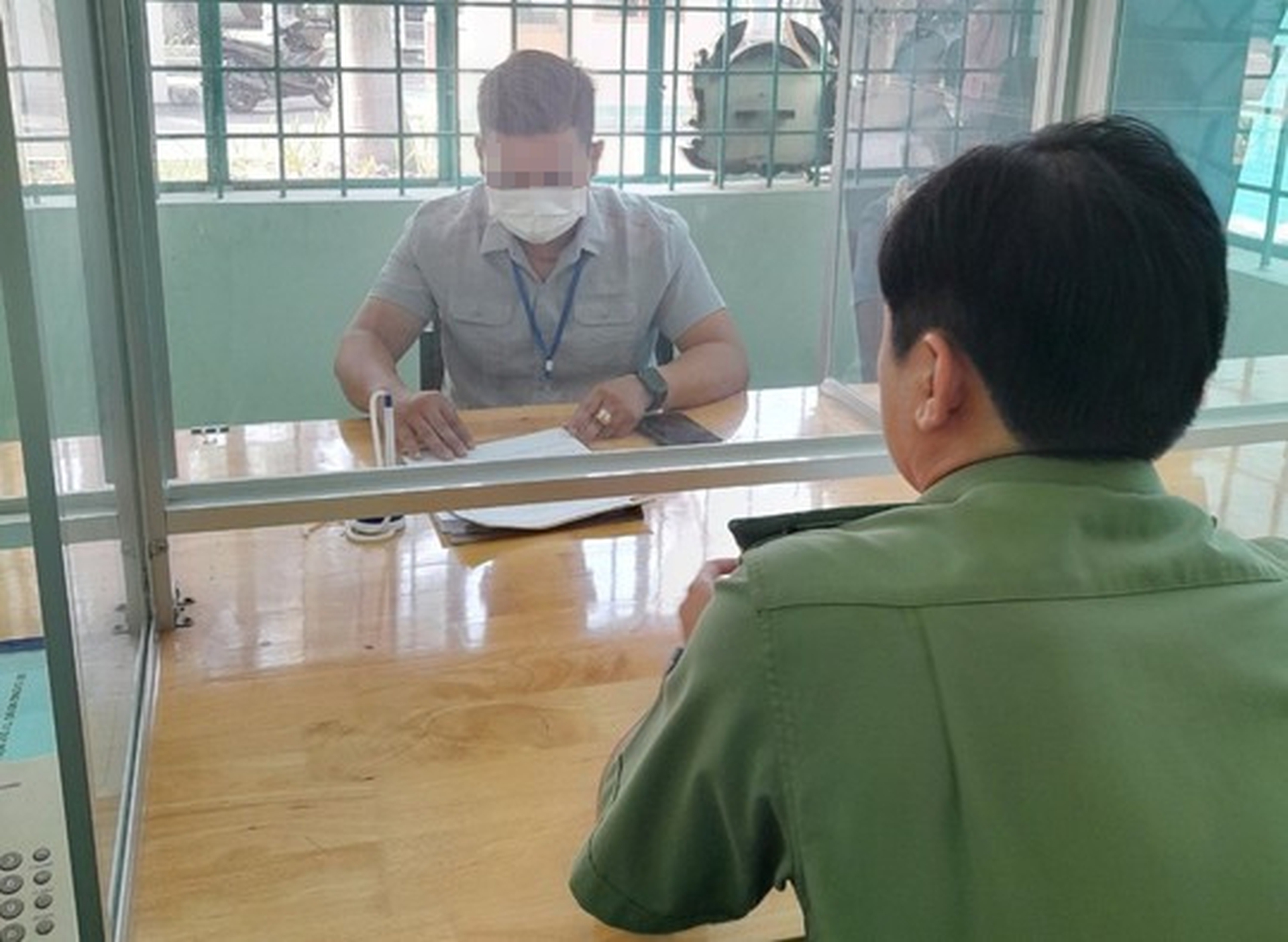 Ph&aacute;t t&aacute;n ảnh nhạy cảm của người kh&aacute;c, người đ&agrave;n &ocirc;ng bay hơn 7 triệu đồng - Ảnh 1.