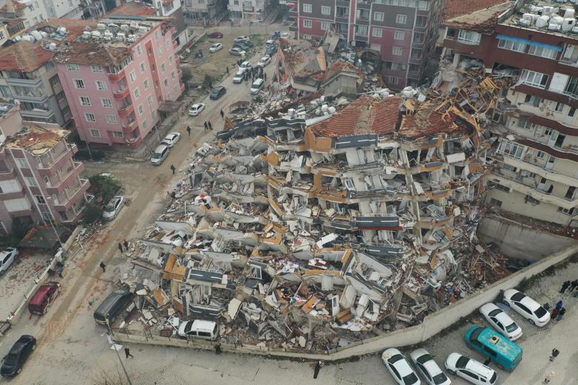 Thảm họa động đất: Số người chết tăng vọt, bi kịch g&oacute;i trong ảnh vệ tinh - Ảnh 7.