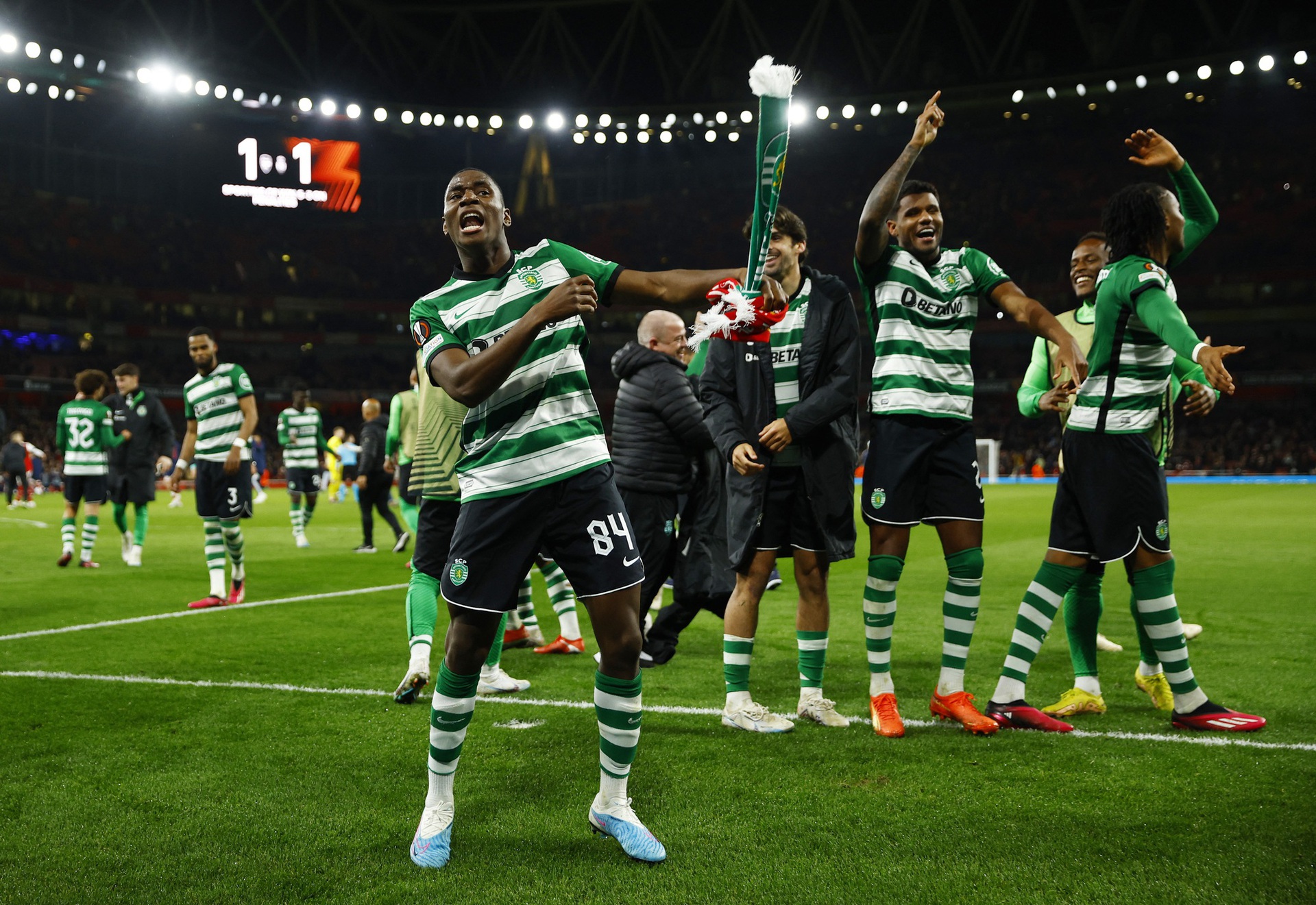 Arsenal thua sốc loạt lu&acirc;n lưu, dừng bước sớm Europa League - Ảnh 7.