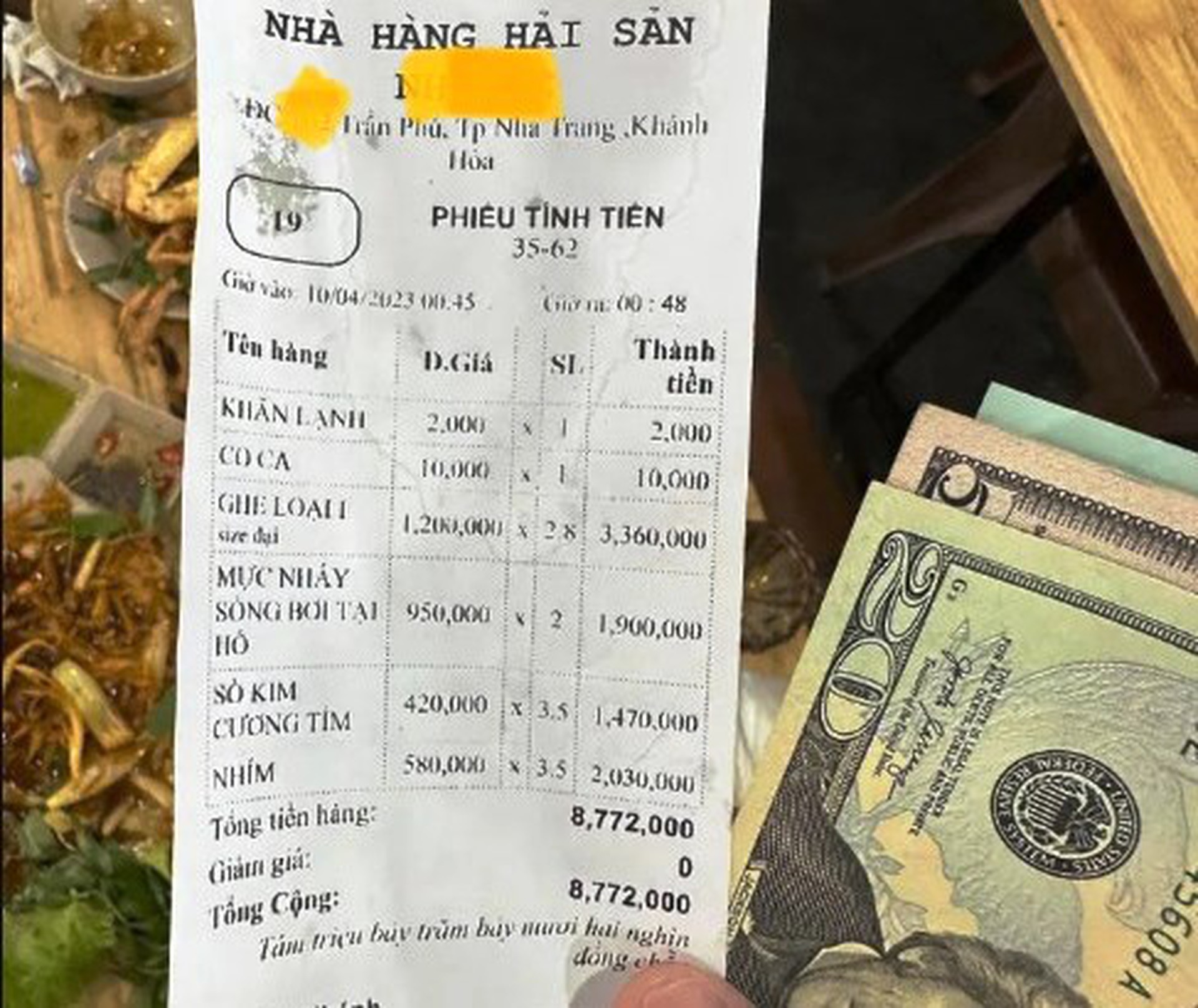 Phạt nh&agrave; h&agrave;ng bị tố chặt ch&eacute;m ở Nha Trang 20,75 triệu đồng - Ảnh 2.