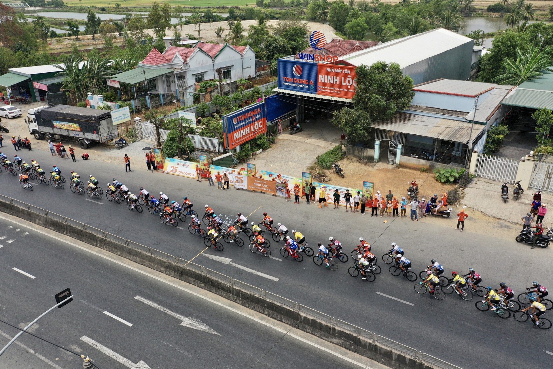 Huỳnh Thanh T&ugrave;ng nhất chặng 13 sau c&uacute; bứt ph&aacute; ngoạn mục - Ảnh 1.