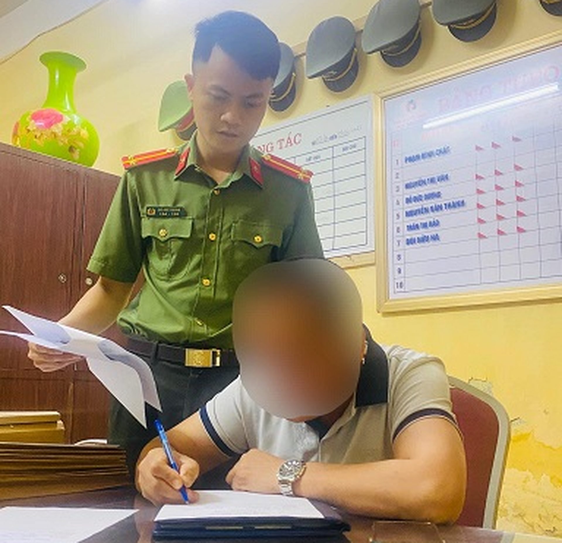 B&aacute;o chốt bắn tốc độ của CSGT l&ecirc;n mạng, người đ&agrave;n &ocirc;ng bị xử l&yacute; - Ảnh 1.