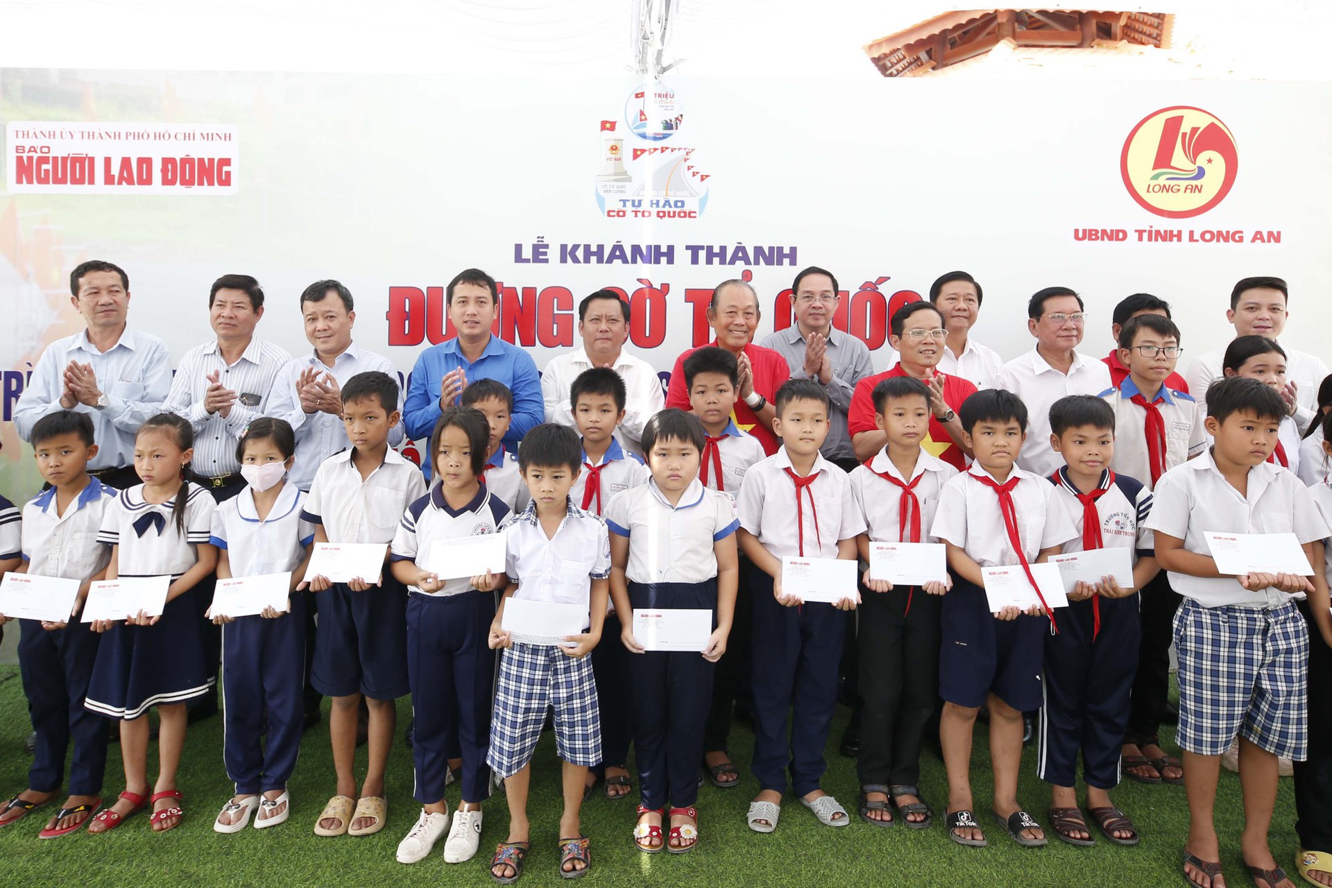 Đường cờ Tổ quốc đến với khu di t&iacute;ch lịch sử quốc gia Đồn Long Khốt - Ảnh 10.