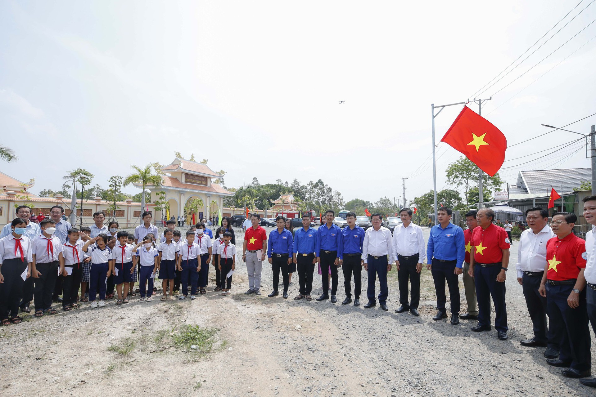 Đường cờ Tổ quốc đến với khu di t&iacute;ch lịch sử quốc gia Đồn Long Khốt - Ảnh 7.