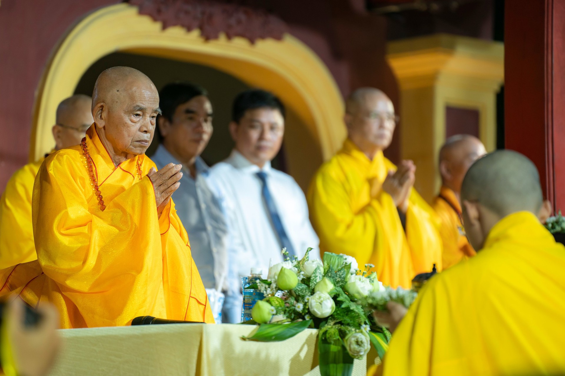 Huế thắp s&aacute;ng 7 đ&oacute;a hoa sen trong m&ugrave;a Phật đản - Ảnh 10.