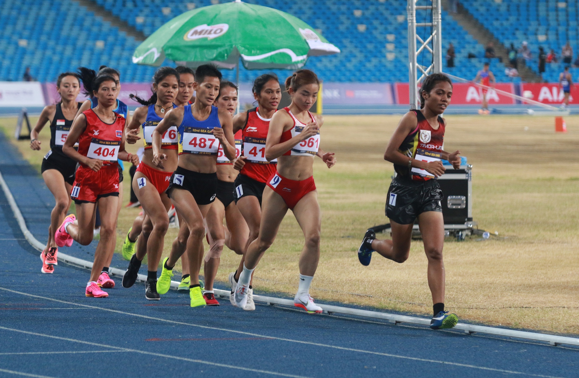 Si&ecirc;u nh&acirc;n Nguyễn Thị Oanh g&acirc;y chấn động đường chạy SEA Games - Ảnh 1.